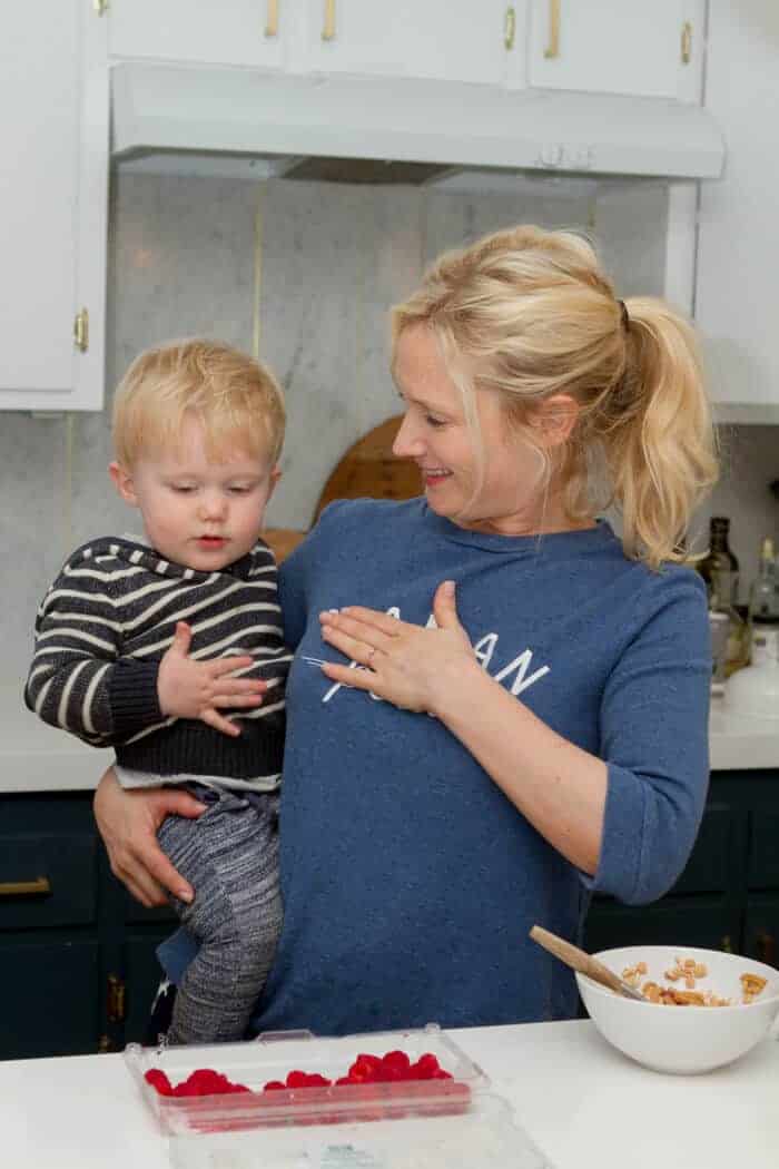 03_emily_henderson_charlie_day_in_the_life_sign_language (1 of 1)