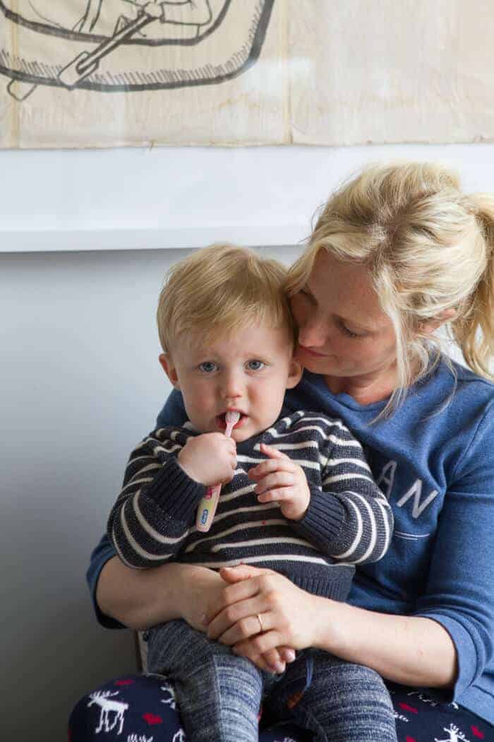 04_emily_henderson_charlie_brushing_teeth_day_in_the_life_living_room (1 of 1)
