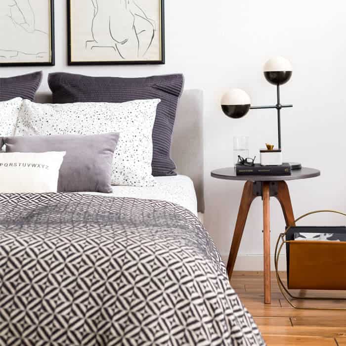 Masculine_Minimal_Black_White_Bed_Styling