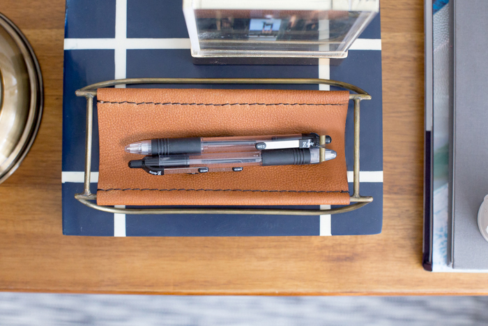 Emily_Henderson_1_Shelf_4_Ways_Scholarly_Leather_Pencil_Sling