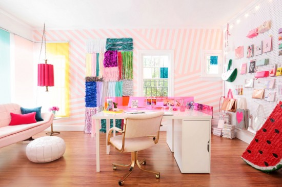 Pink_Candy_Striped_Wall