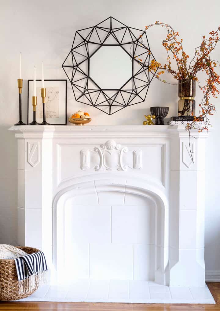 Graphic_Fall_Mantel_Styling