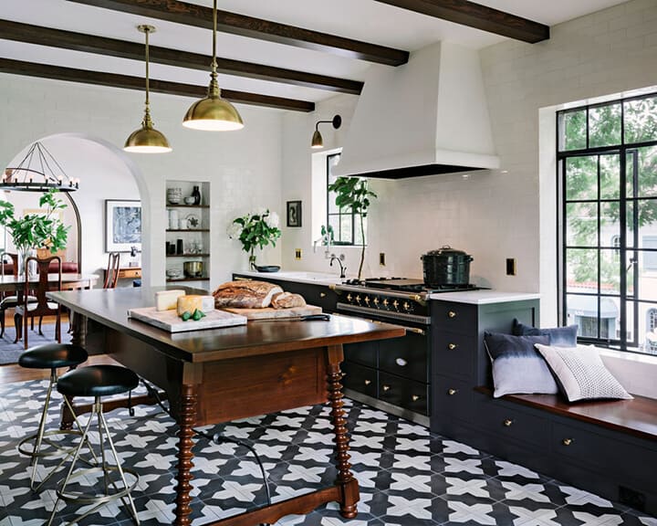 Black_And_White_Kitchen_Jessica_Helgerson