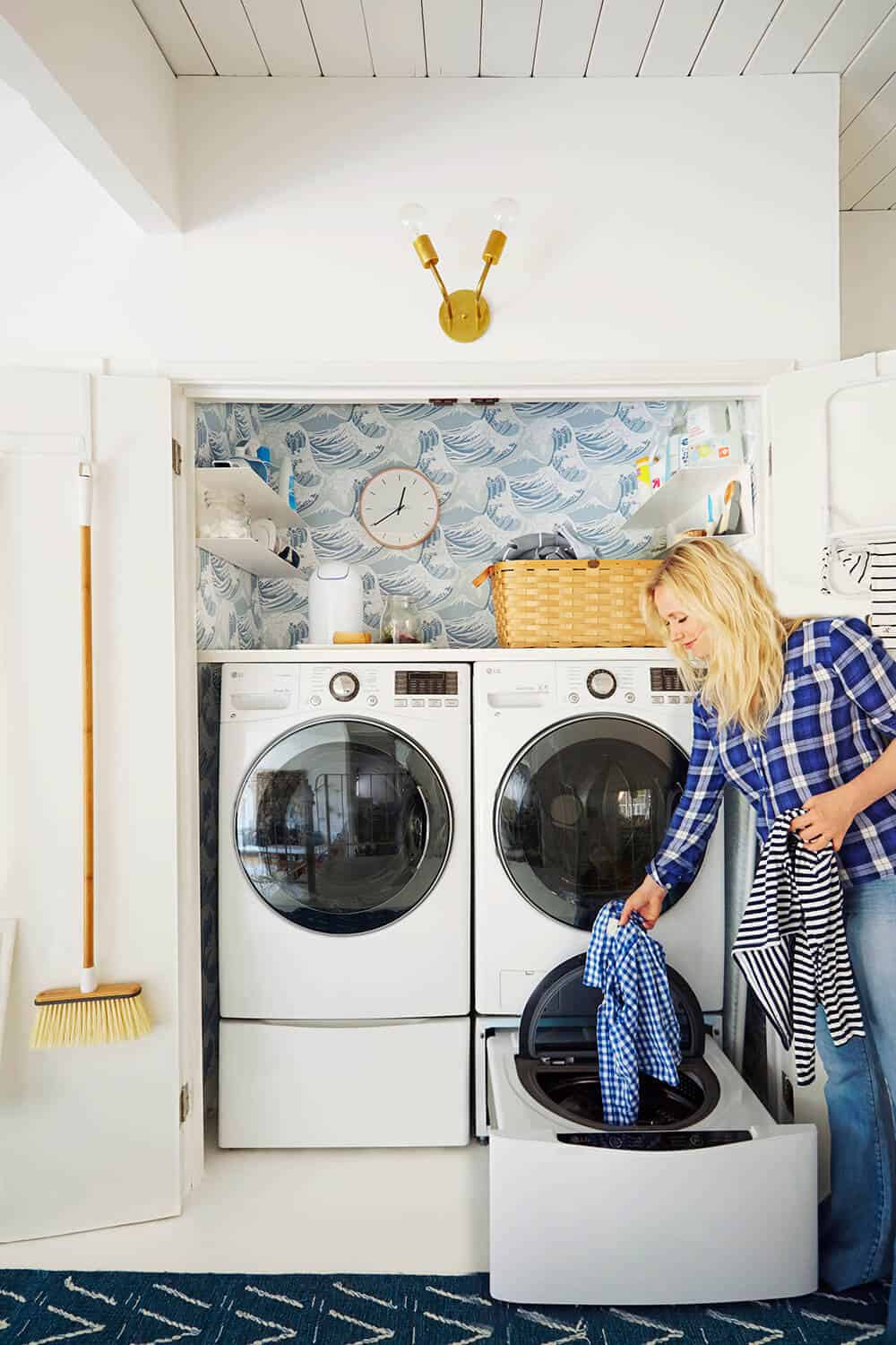 Laundry Room_Emily Henderson_Big Wave Wallpaper_Blue_LG_3