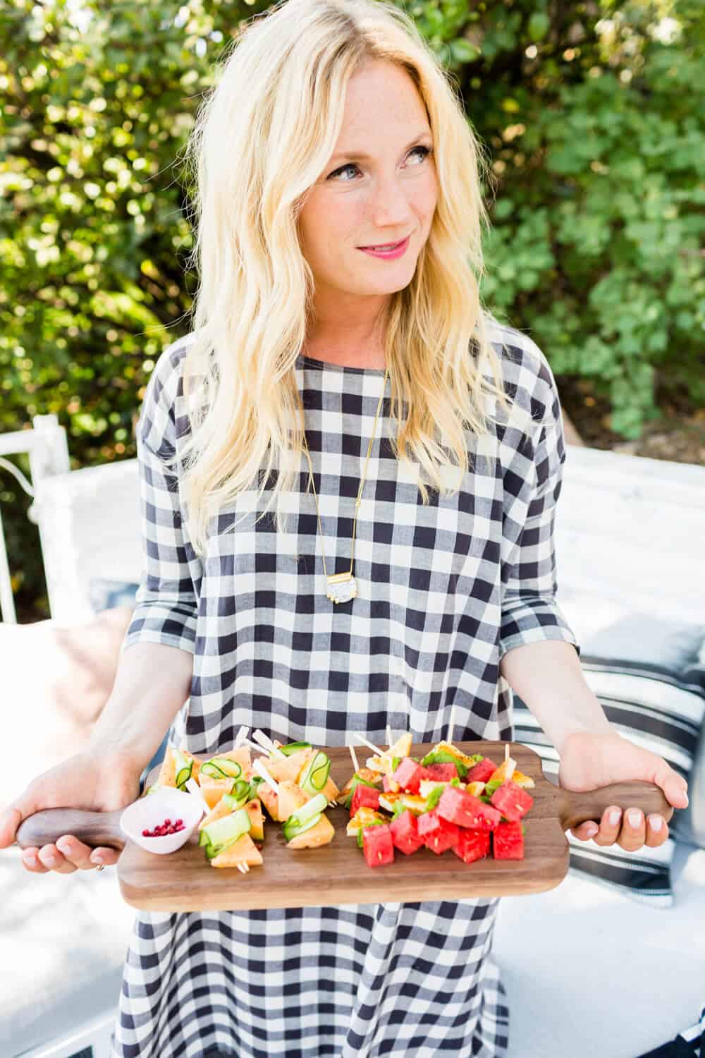 Summer Party_Outdoor Entertaining_Emily Henderson_Blackbox Wines_Flowers_Casual_Pink_Orange_Modern_Organic_Boho_Black_Grey_Blue_13