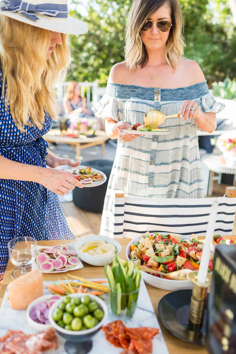 Summer Party_Outdoor Entertaining_Emily Henderson_Blackbox Wines_Flowers_Casual_Pink_Orange_Modern_Organic_Boho_Black_Grey_Blue_30