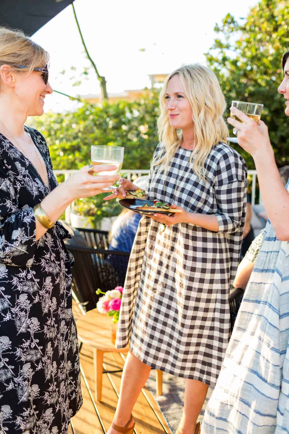 Summer Party_Outdoor Entertaining_Emily Henderson_Blackbox Wines_Flowers_Casual_Pink_Orange_Modern_Organic_Boho_Black_Grey_Blue_35