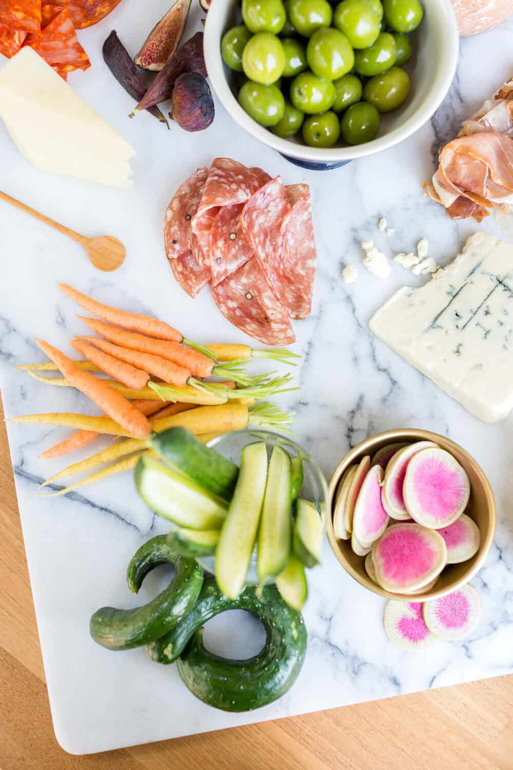 Summer Party_Outdoor Entertaining_Emily Henderson_Blackbox Wines_Flowers_Casual_Pink_Orange_Modern_Organic_Boho_Black_Grey_Blue_9