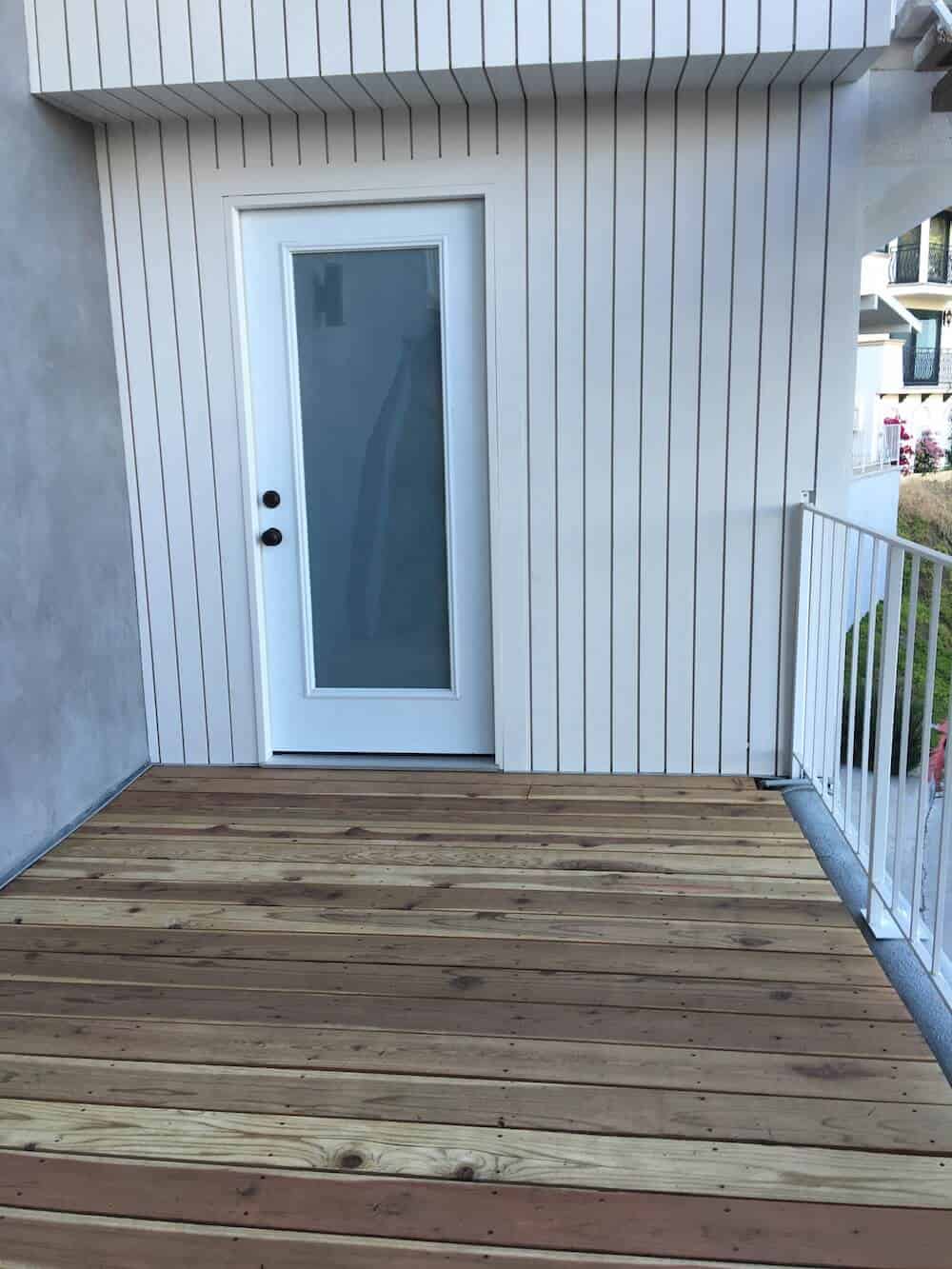 deck-below