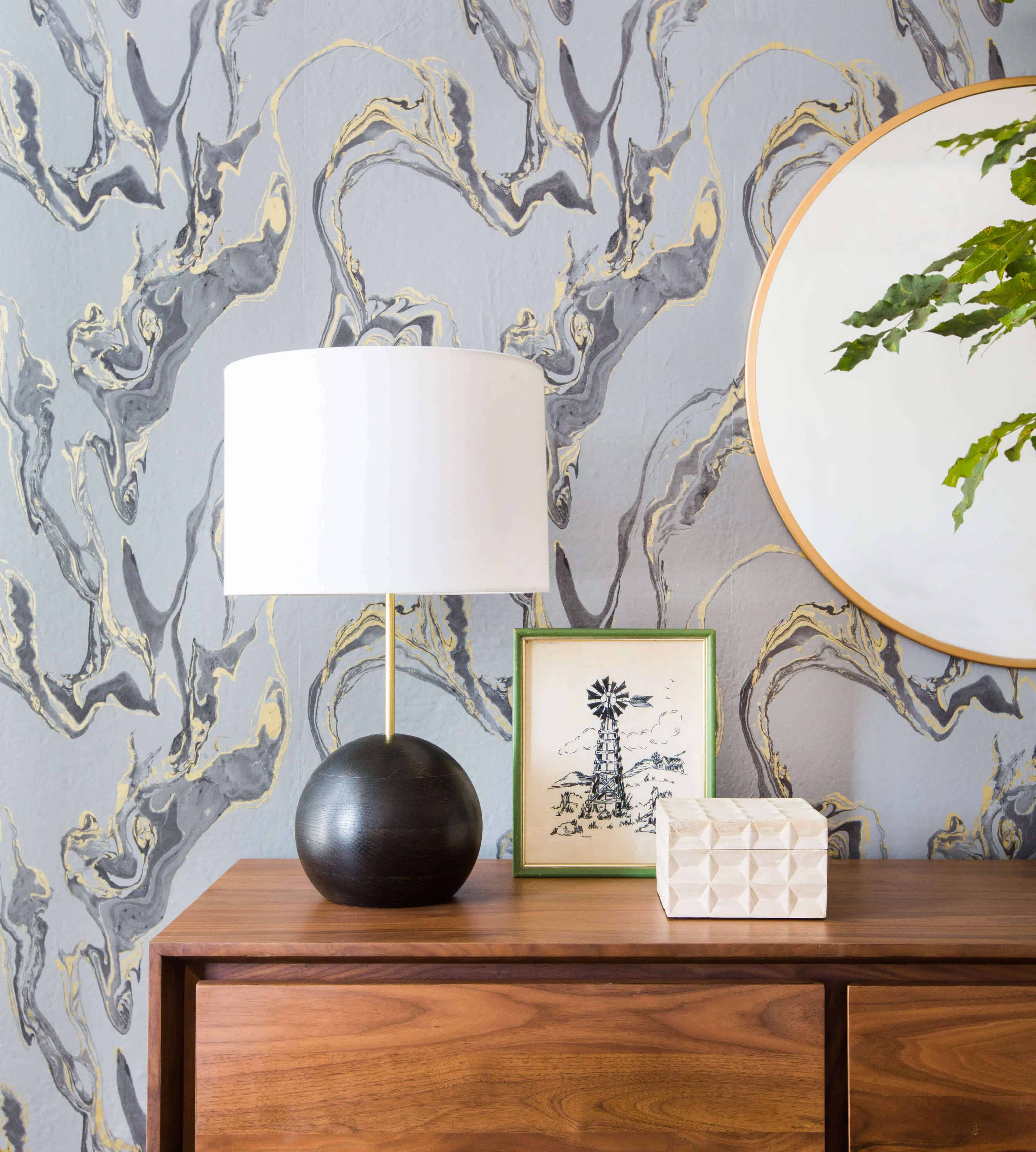 emily-henderson_tempaper_marbled_midcentury_eclectic_living-room_target_wood_1