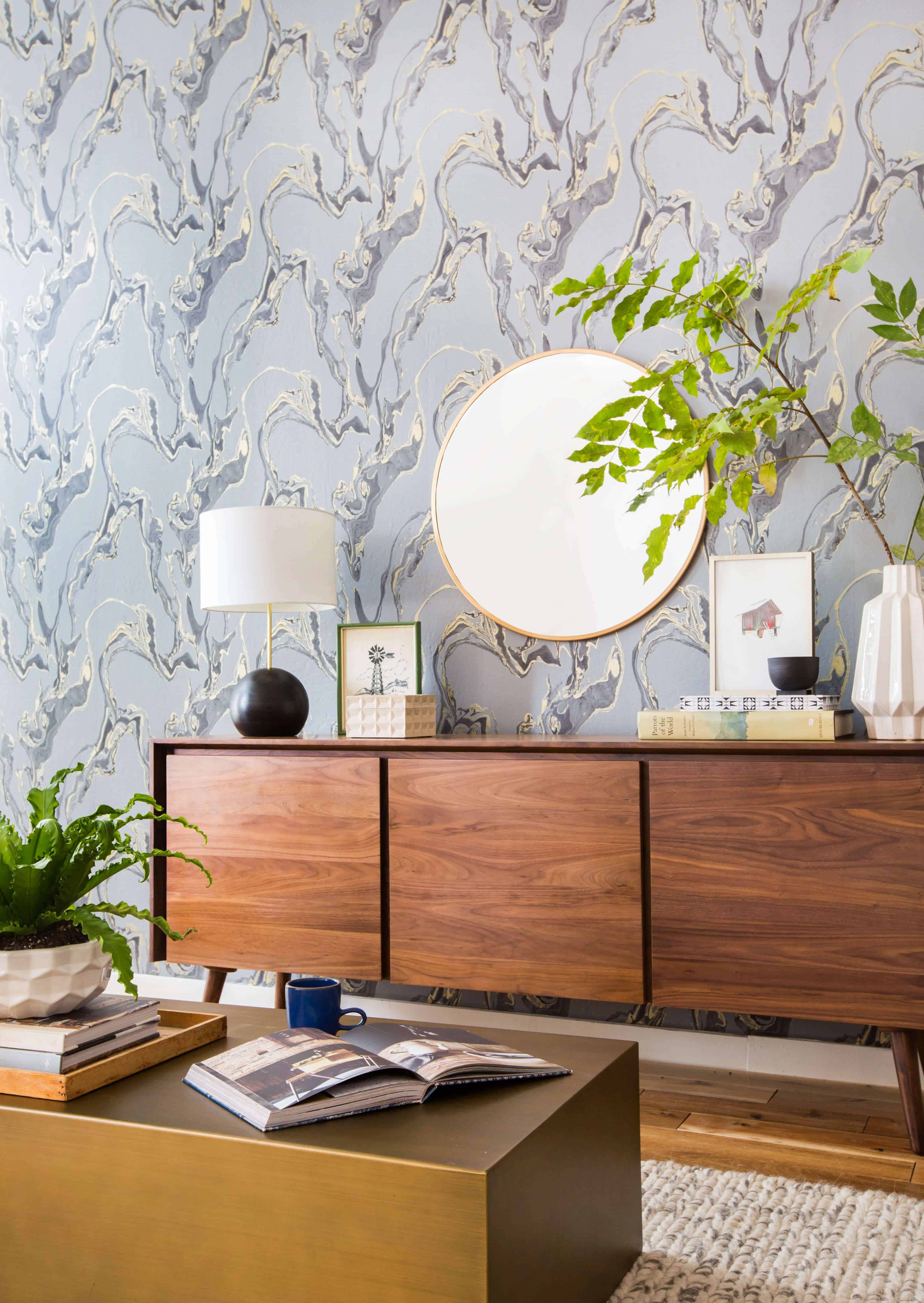 emily-henderson_tempaper_marbled_midcentury_eclectic_living-room_target_wood_2