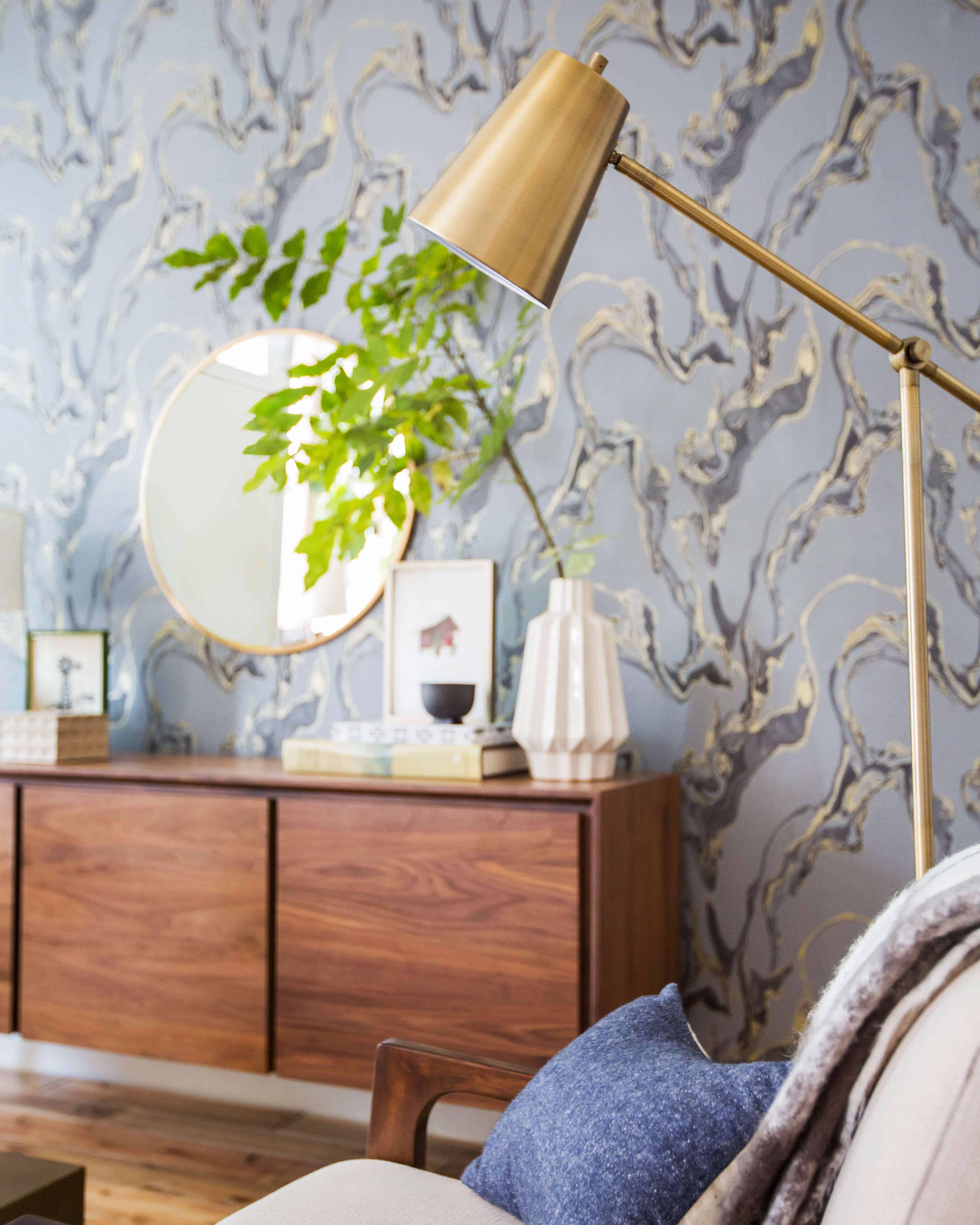 emily-henderson_tempaper_marbled_midcentury_eclectic_living-room_target_wood_3