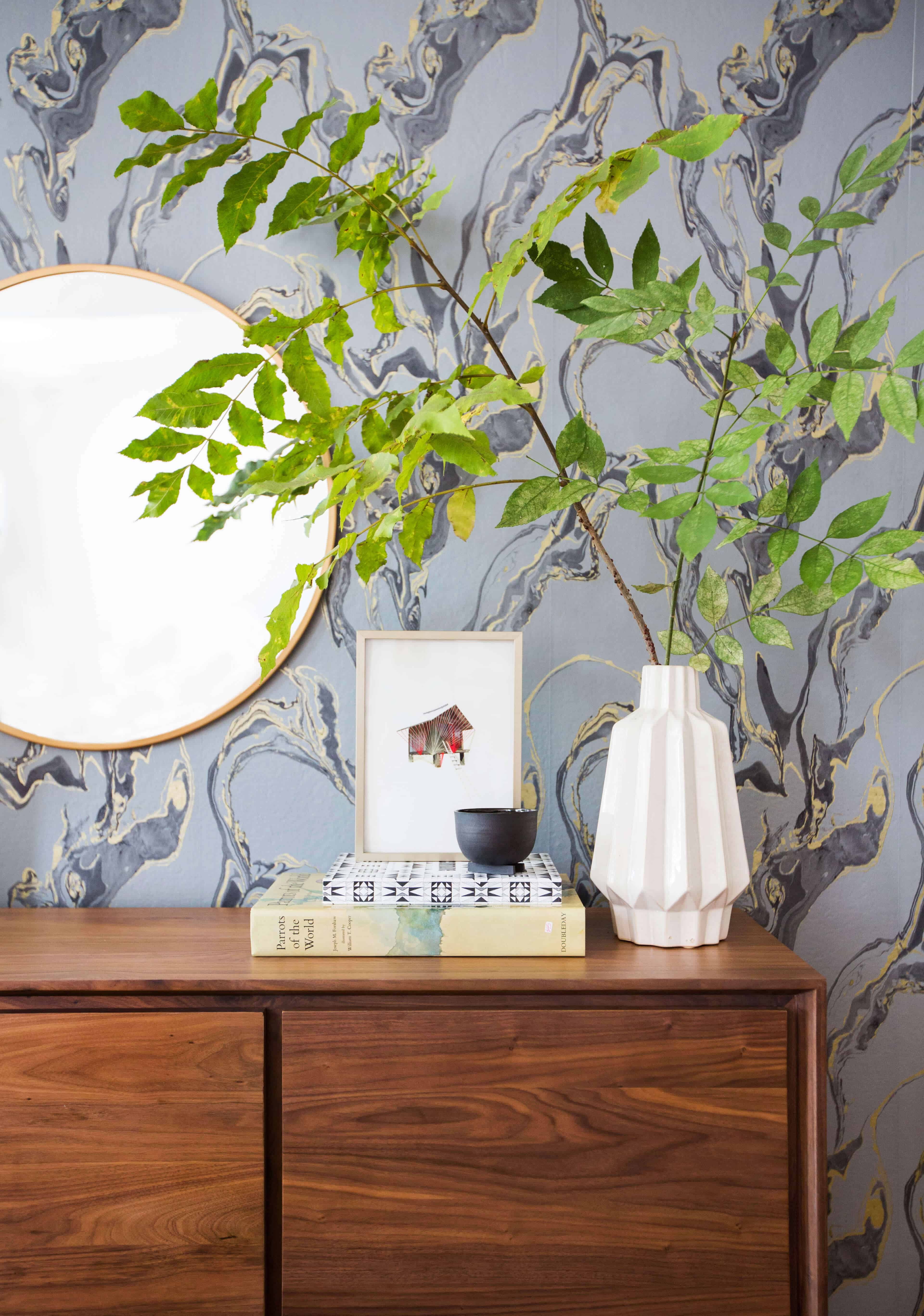 emily-henderson_tempaper_marbled_midcentury_eclectic_living-room_target_wood_4