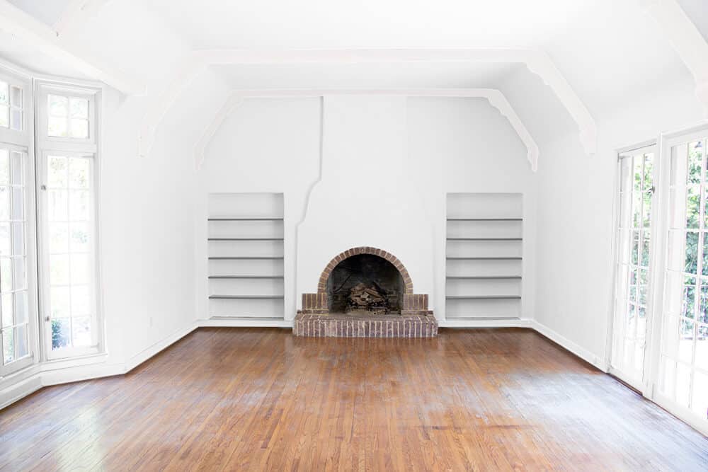 all-white-living-room-emily-henderson_house_living-room_painting_trimwork_white-walls-trim-and-beams