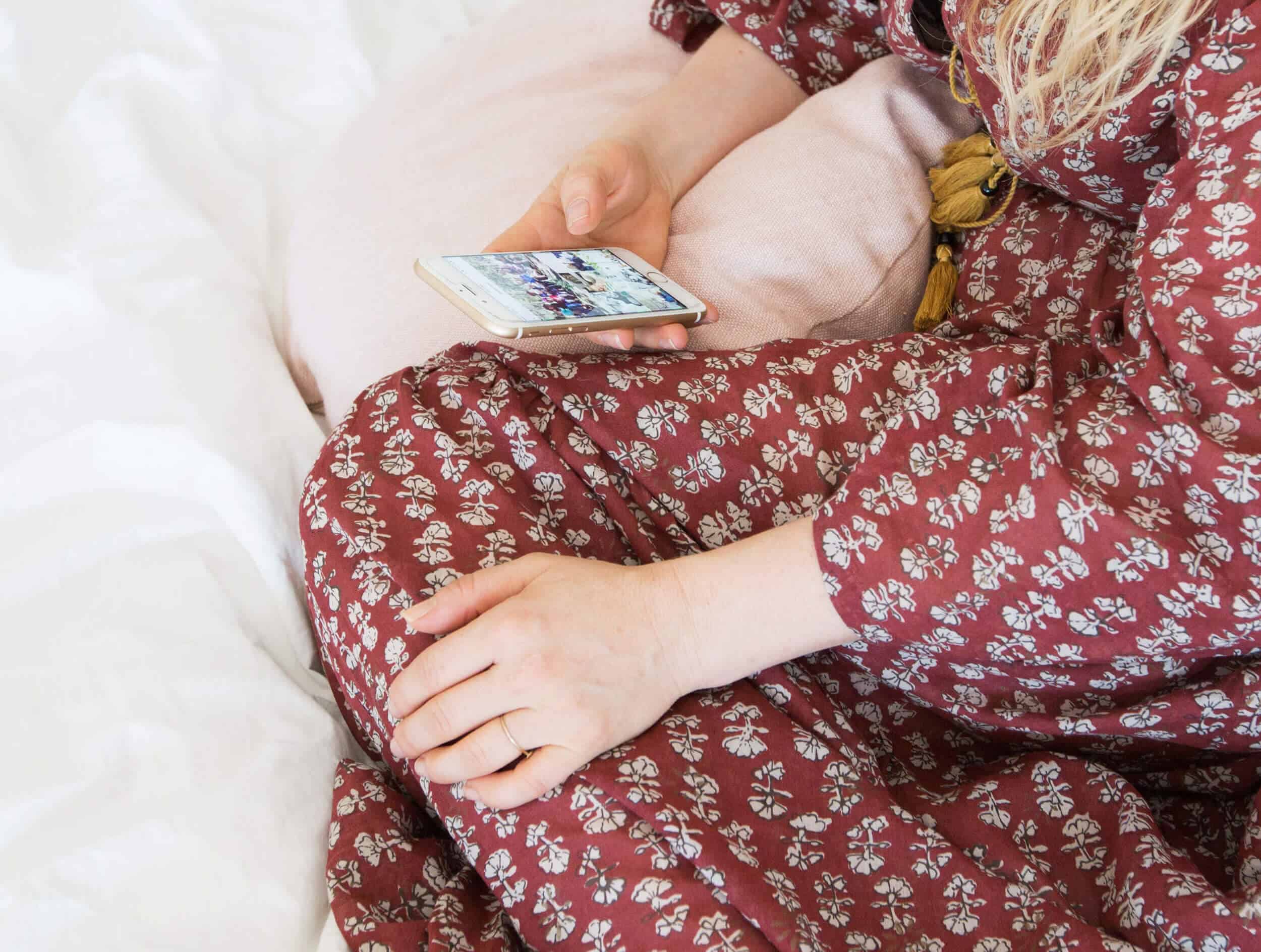 emily-henderson_aura-photo-frame_digital-frame_family_memories_photos_bedroom_master_9
