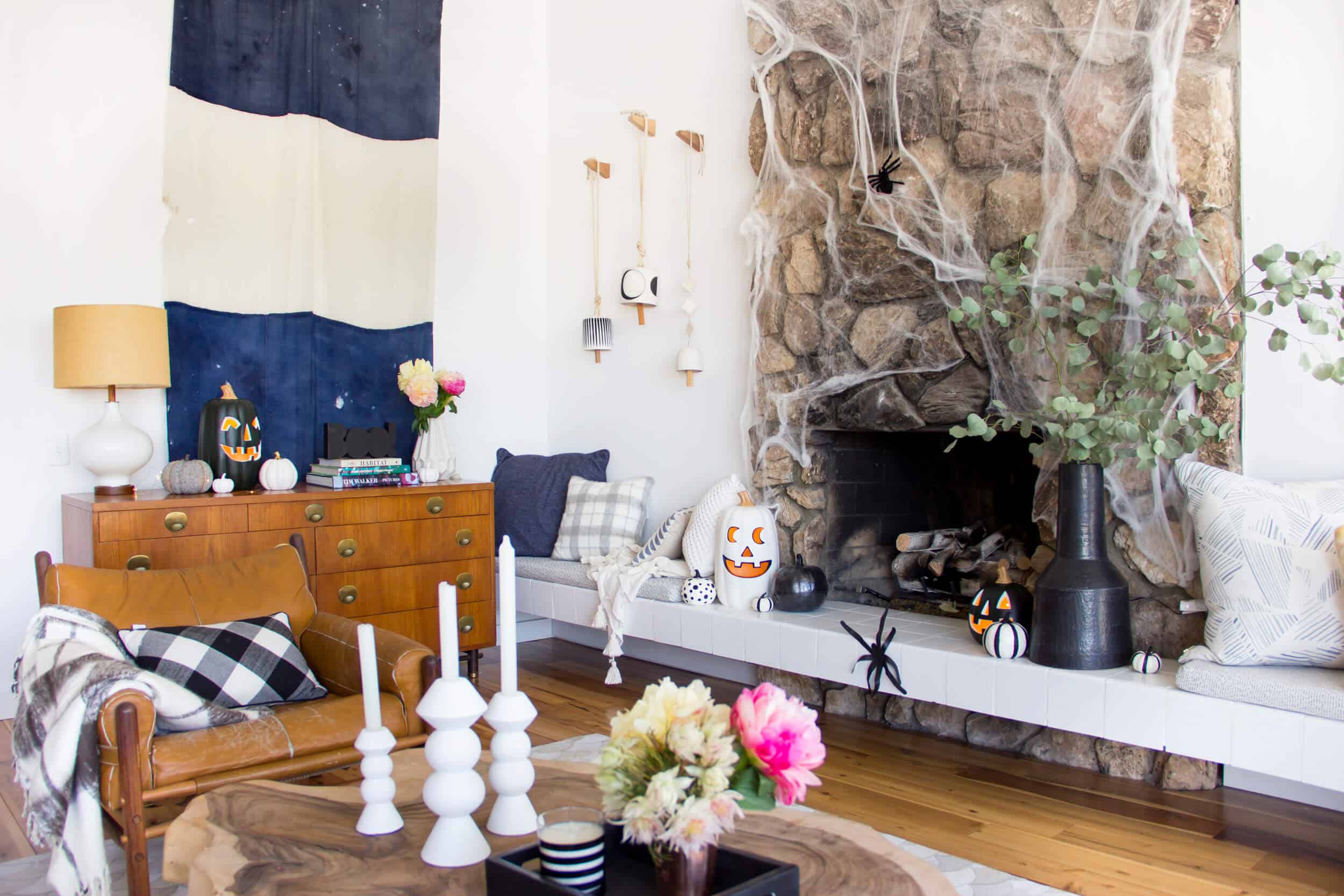 emily-henderson_fall-decorating_halloween_target_living-room_autumn_pumpkin_spider-web_decor_easy_affordable_4