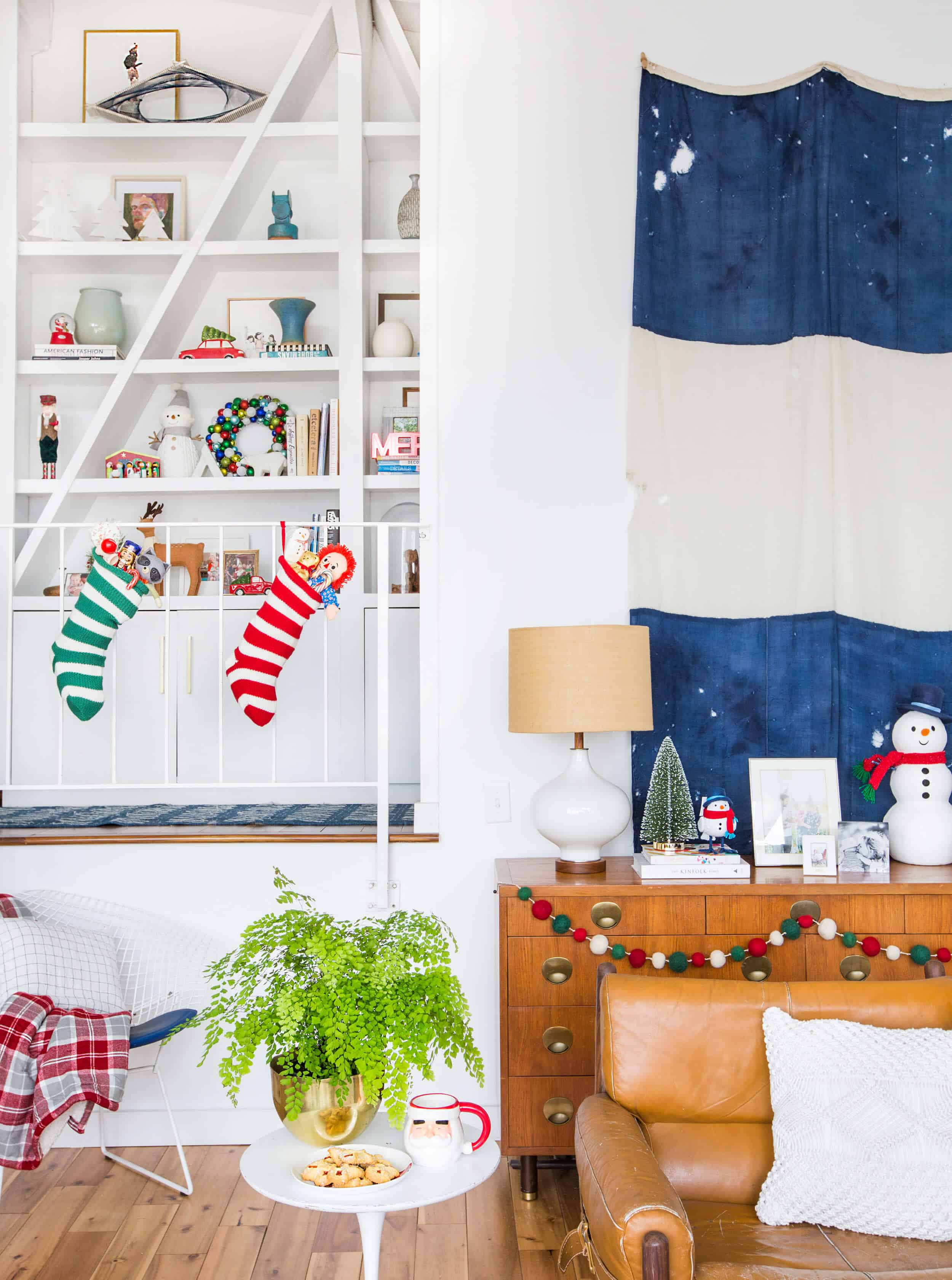 emily-henderson_christmas_holiday-decorating_target_green_red_traditional_decor_21