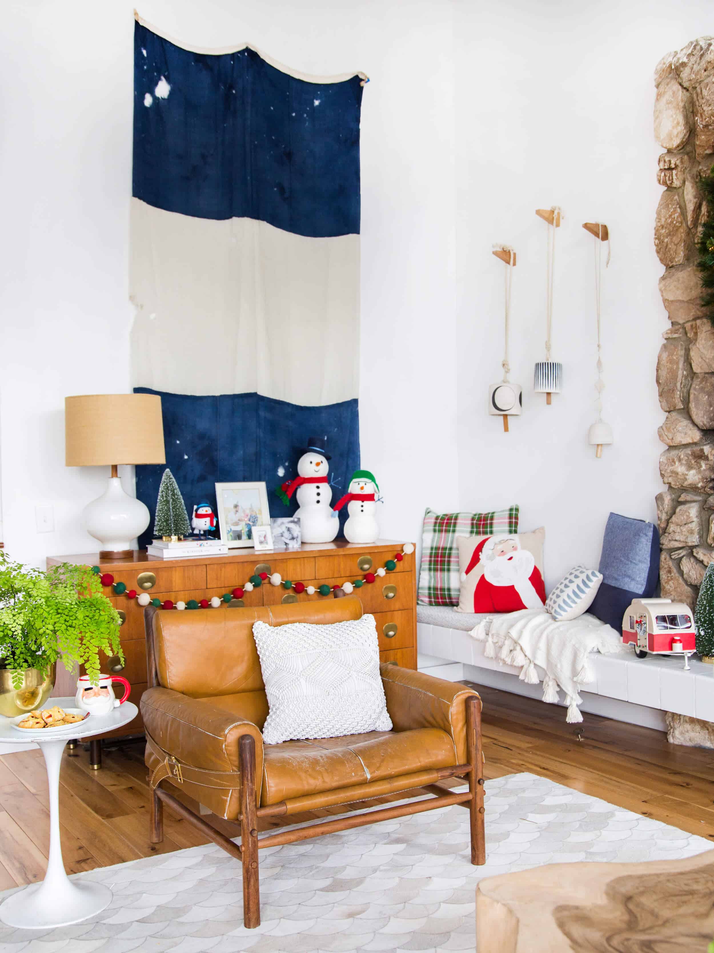emily-henderson_christmas_holiday-decorating_target_green_red_traditional_decor_26