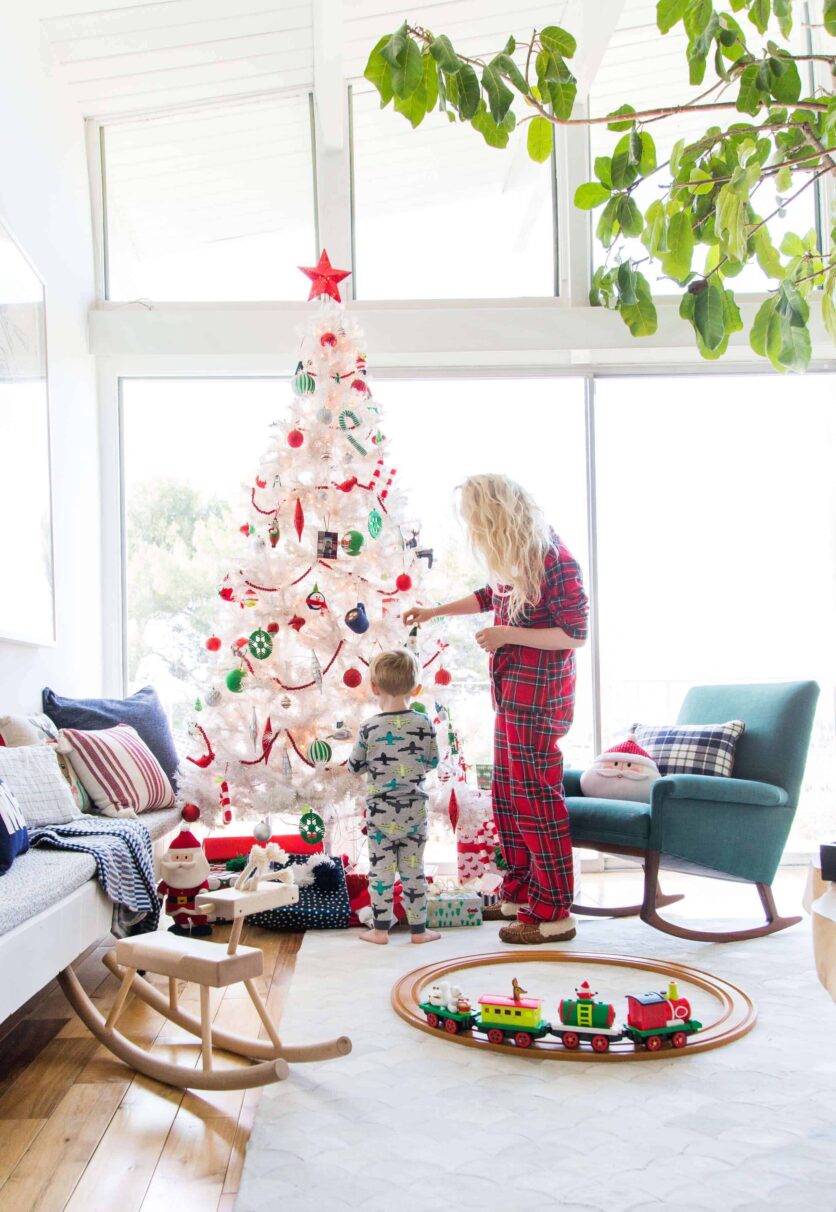 emily-henderson_christmas_holiday-decorating_target_green_red_traditional_decor_29