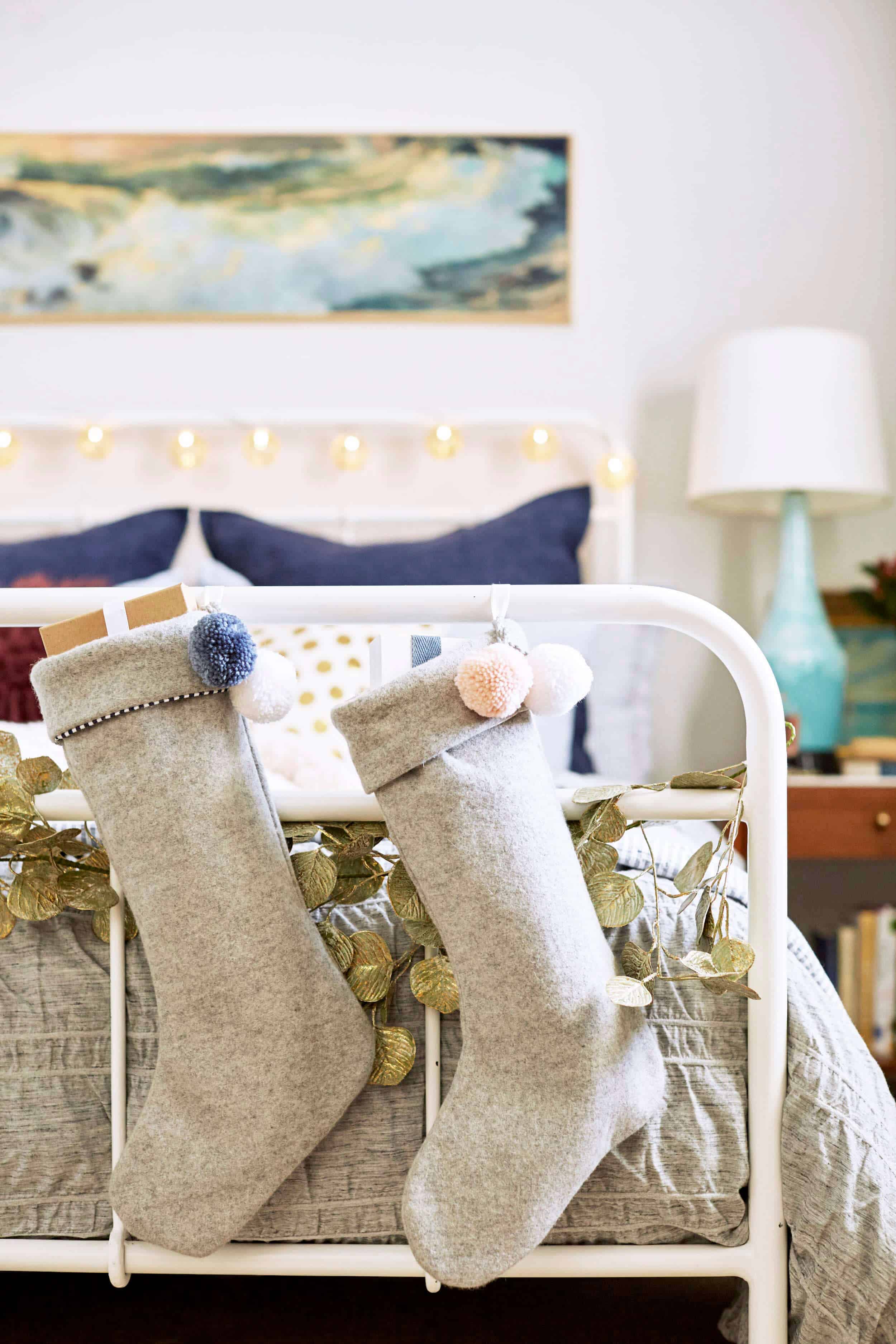 emily-henderson_ginny_bedroom_christmas-2016_29_revised