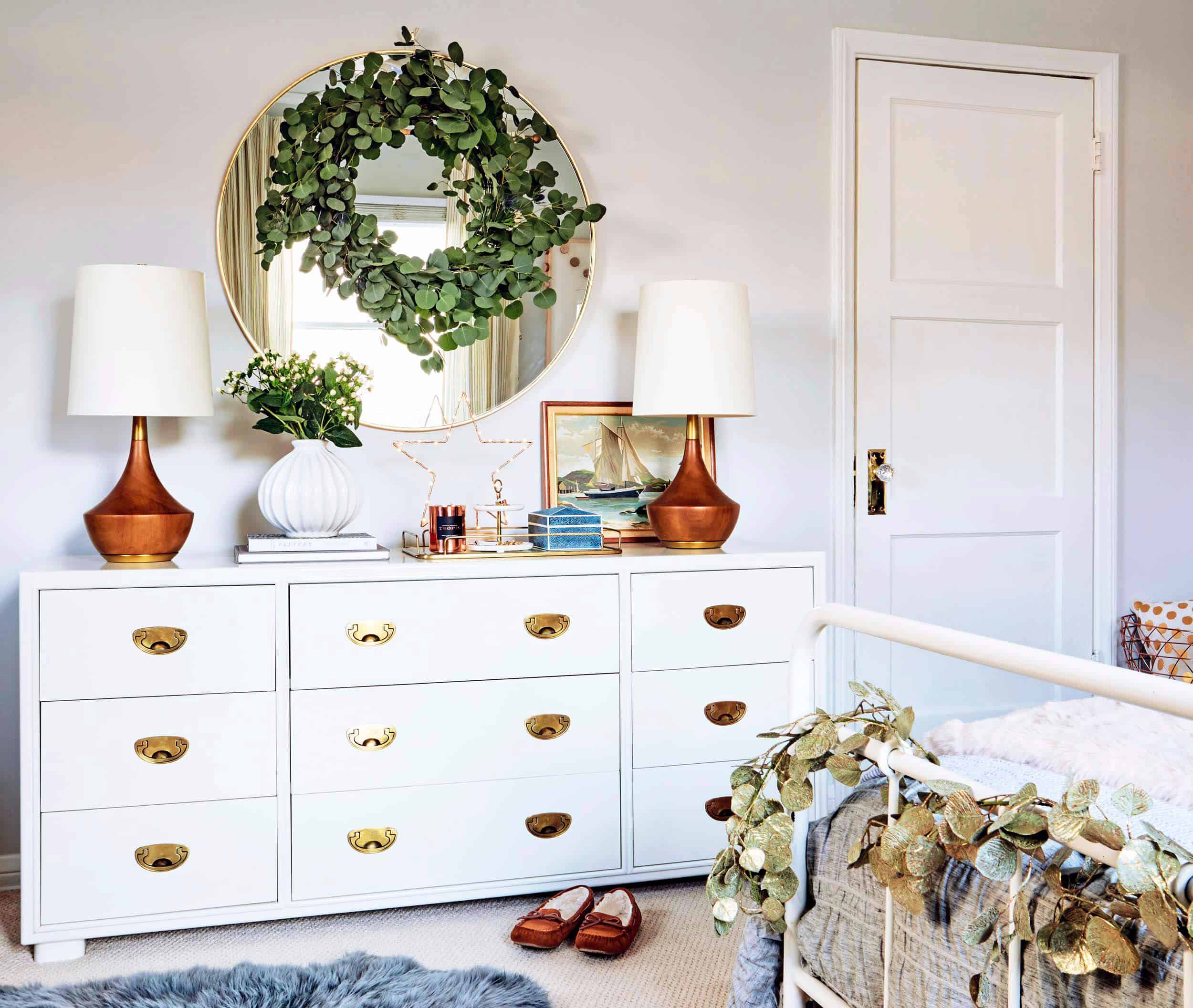 emily-henderson_ginny_bedroom_christmas-2016_34_revised