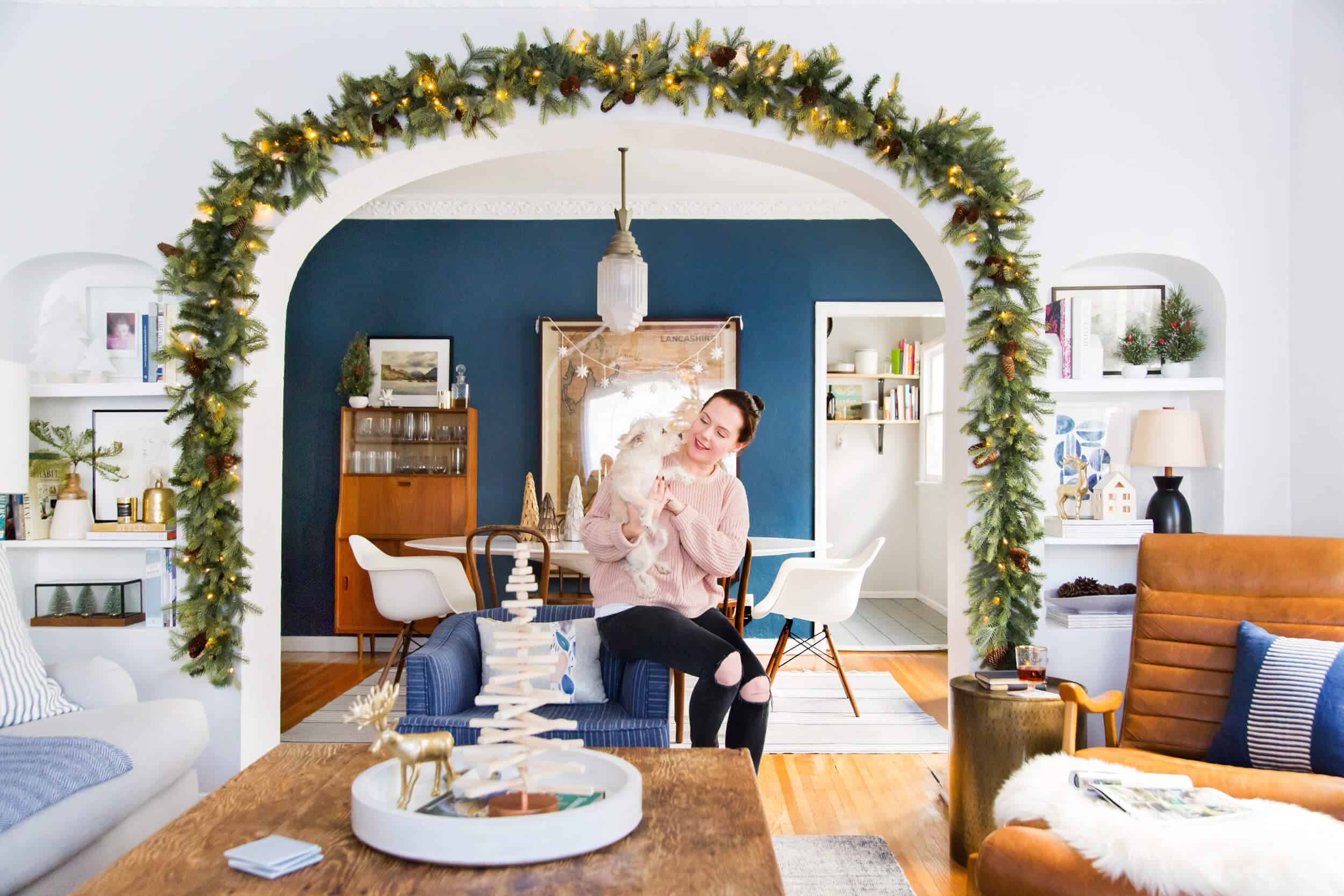 emily-henderson_holiday-decorating_ginny_living-room_dining-room_christmas_white-neutral_cozy-cottage_13