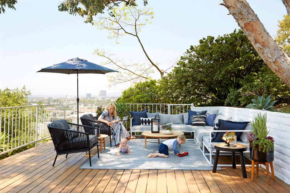 Emily-Henderson-Oberlin-Patio-Wood-Naturally-Deck-Stain-2