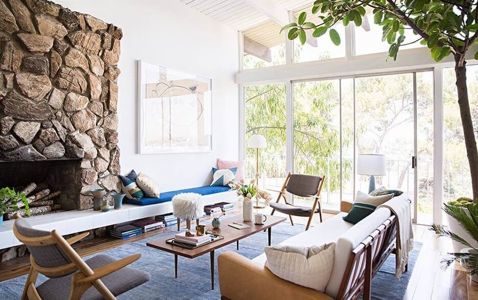 at-home-with-emily-henderson-emily-henderson-home-tour-blue-and-white-and-wood-living-room-5409bbe2e40e13ec555b4276-w940_h627