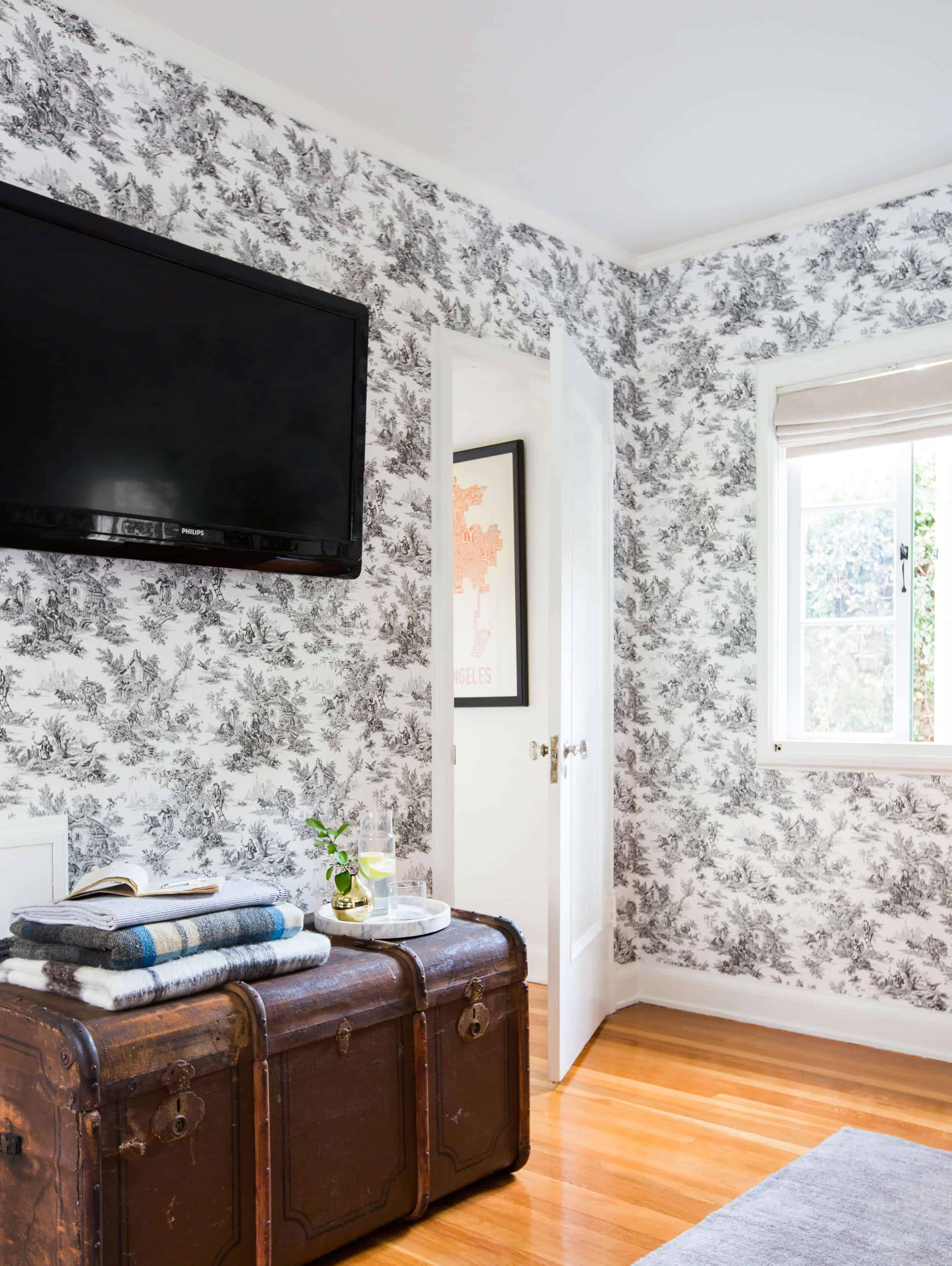 Emily-Henderson_Full-Design_Little-Guest-Room_Traditional_Eclectic_Bedroom_Pics_121