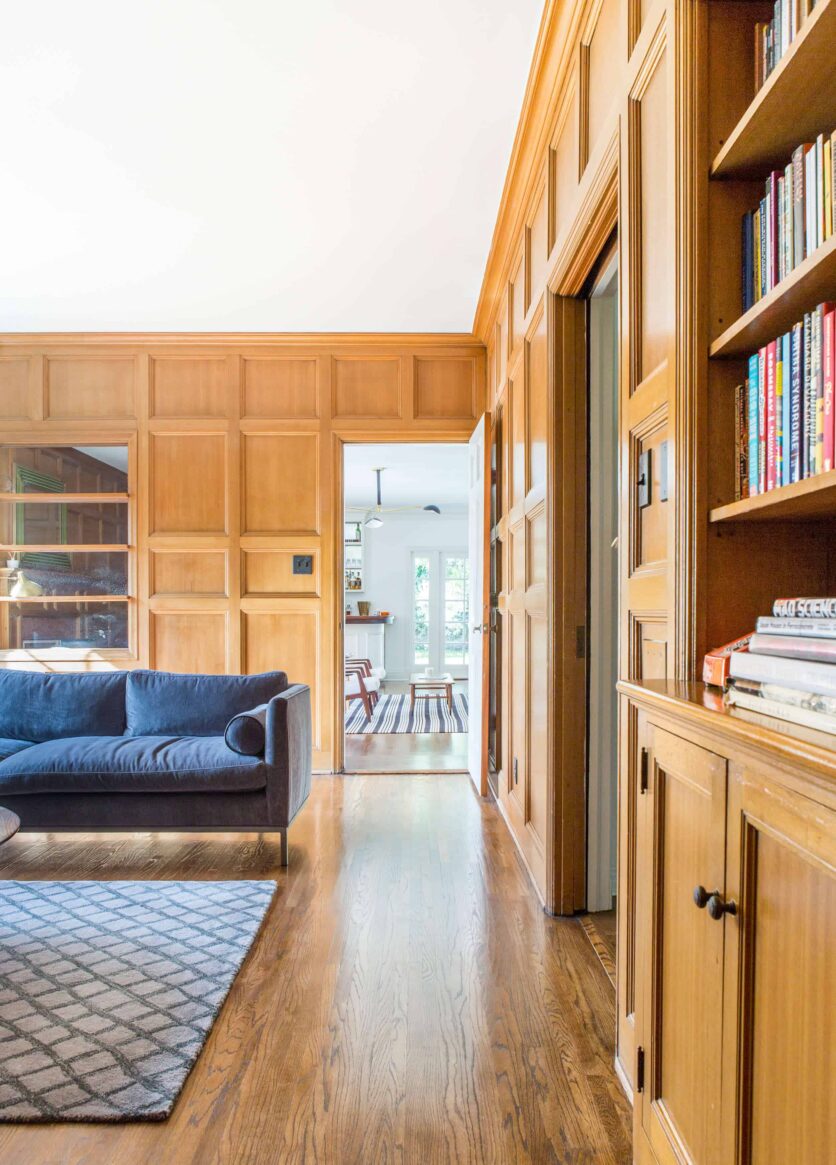 Emily-Henderson_Griffith-Park-Home_Traditional_Italian_Mid-Century_TV-Room_Library_Peek_1