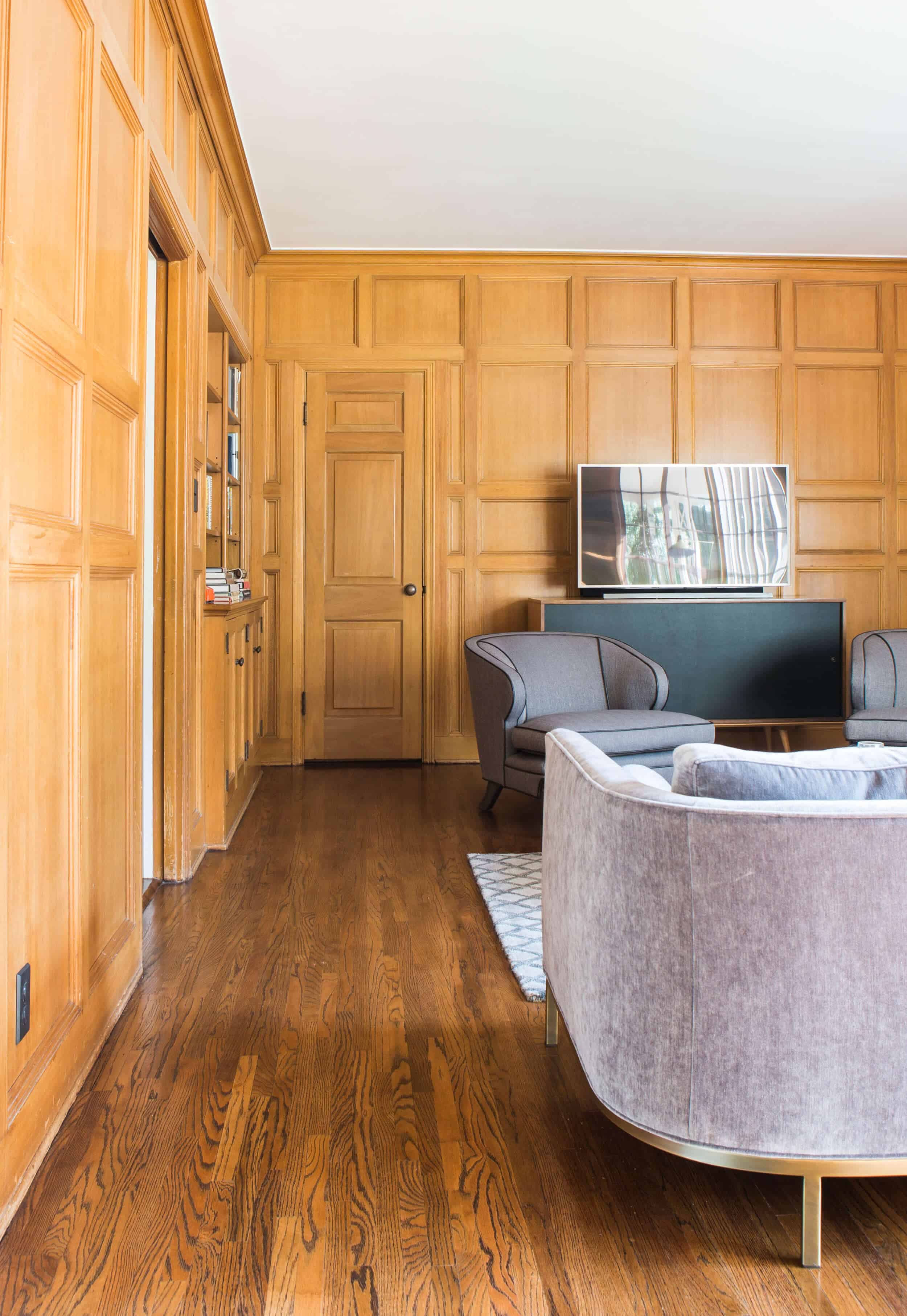 Emily-Henderson_Griffith-Park-Home_Traditional_Italian_Mid-Century_TV-Room_Library_Peek_2