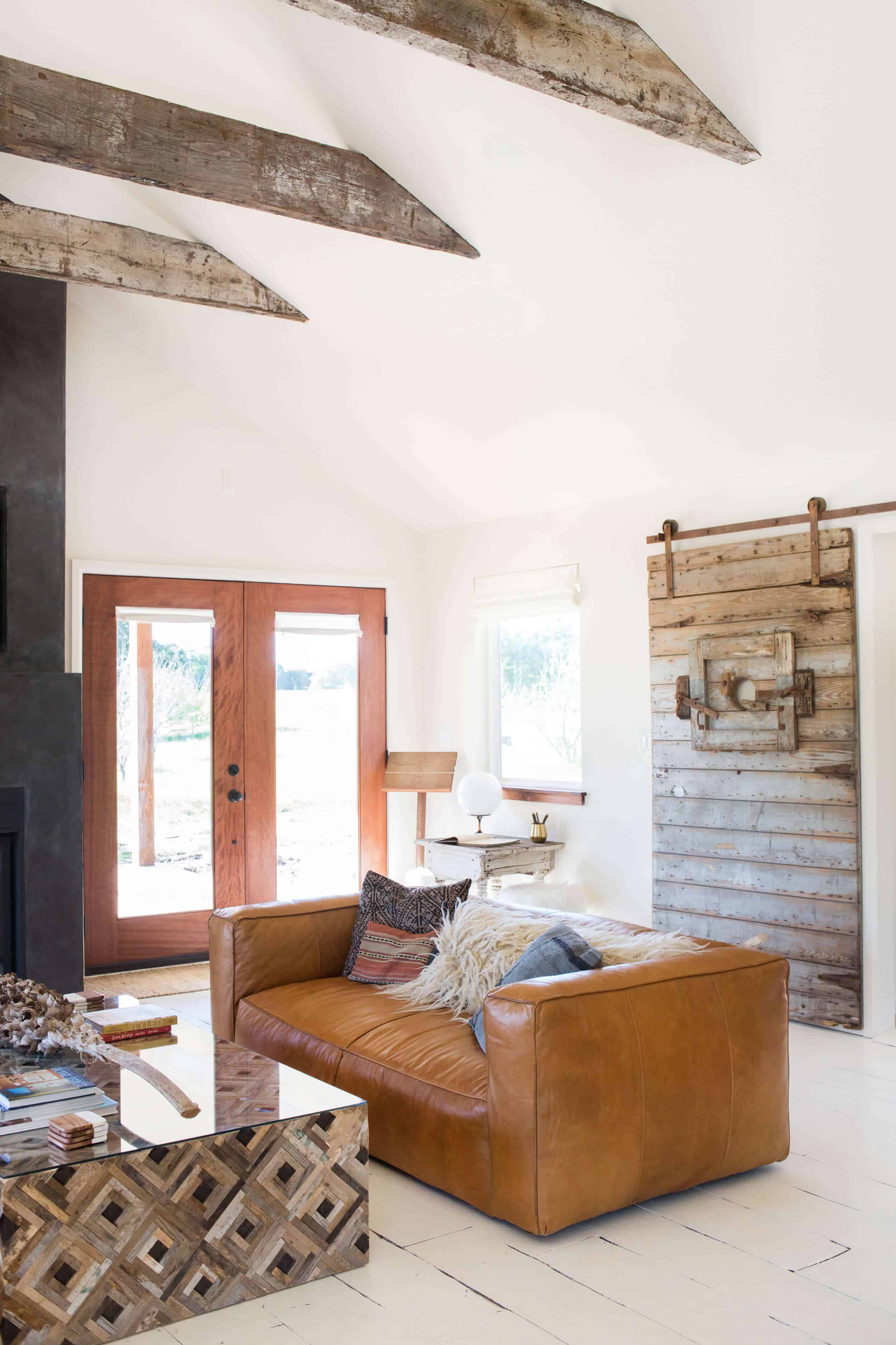 Emily-Henderson_Round-Top_Texas_Antique_Flea-Market_Shopping_EHD-Team_Event-Space_Modern-Farmhouse_Rustic_The-Vintage-Roundtop_18