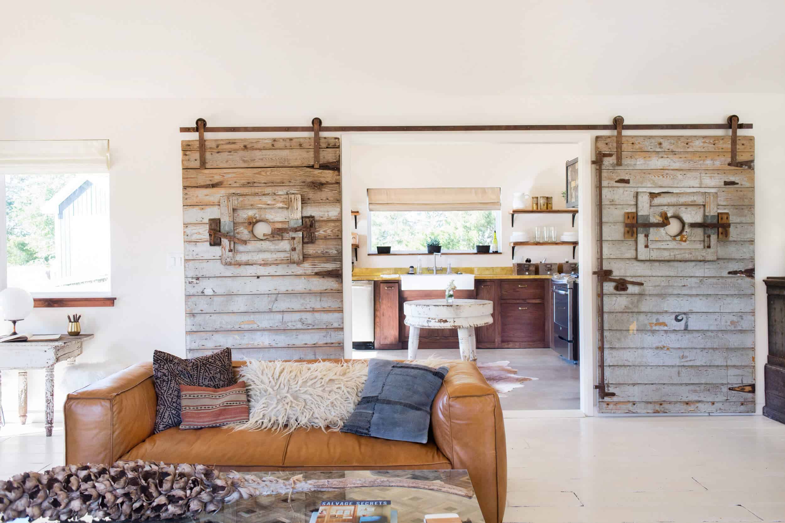 Emily-Henderson_Round-Top_Texas_Antique_Flea-Market_Shopping_EHD-Team_Event-Space_Modern-Farmhouse_Rustic_The-Vintage-Roundtop_20