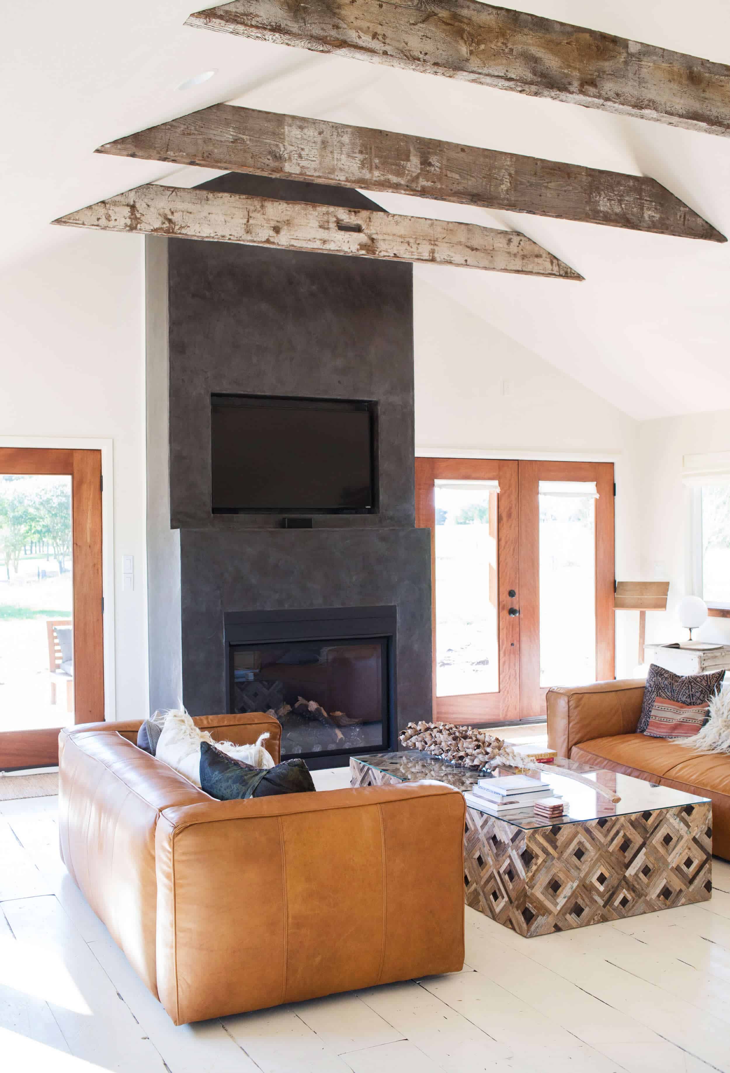 Emily-Henderson_Round-Top_Texas_Antique_Flea-Market_Shopping_EHD-Team_Event-Space_Modern-Farmhouse_Rustic_The-Vintage-Roundtop_21