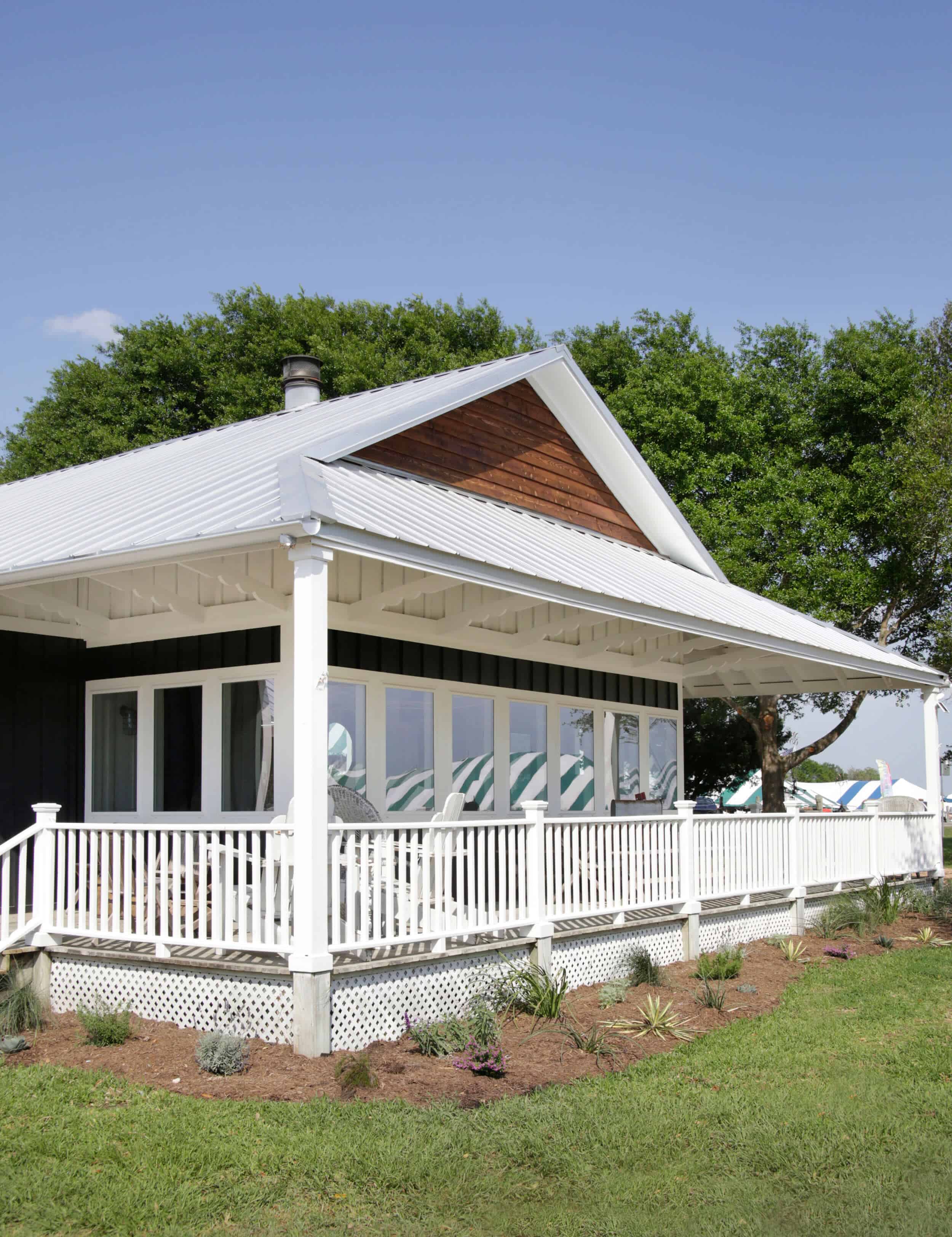 Emily-Henderson_Round-Top_Texas_Antique_Flea-Market_Shopping_EHD-Team_Event-Space_Modern-Farmhouse_Rustic_The-Vintage-Roundtop_3