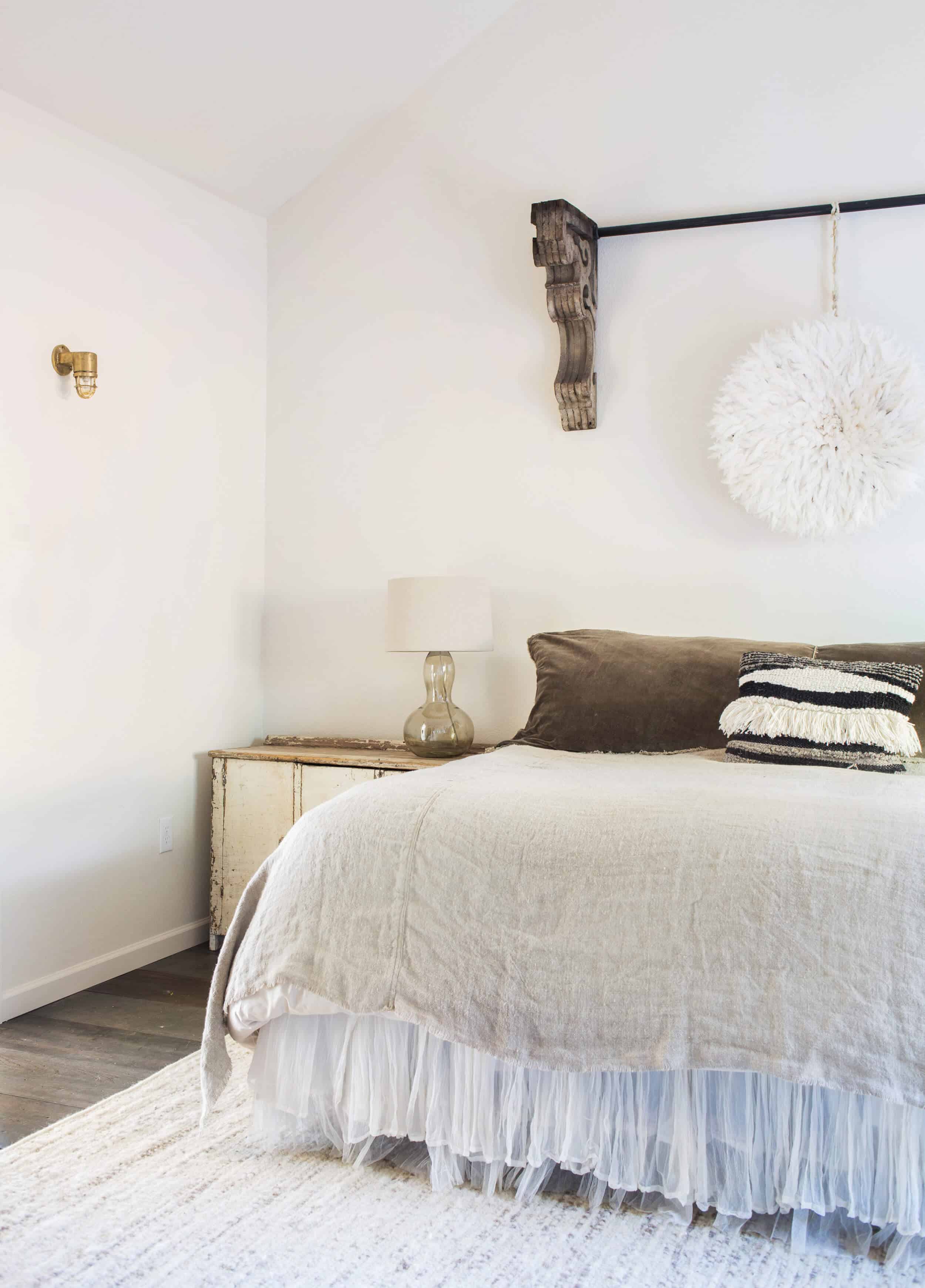 Emily-Henderson_Round-Top_Texas_Antique_Flea-Market_Shopping_EHD-Team_Event-Space_Modern-Farmhouse_Rustic_The-Vintage-Roundtop_33