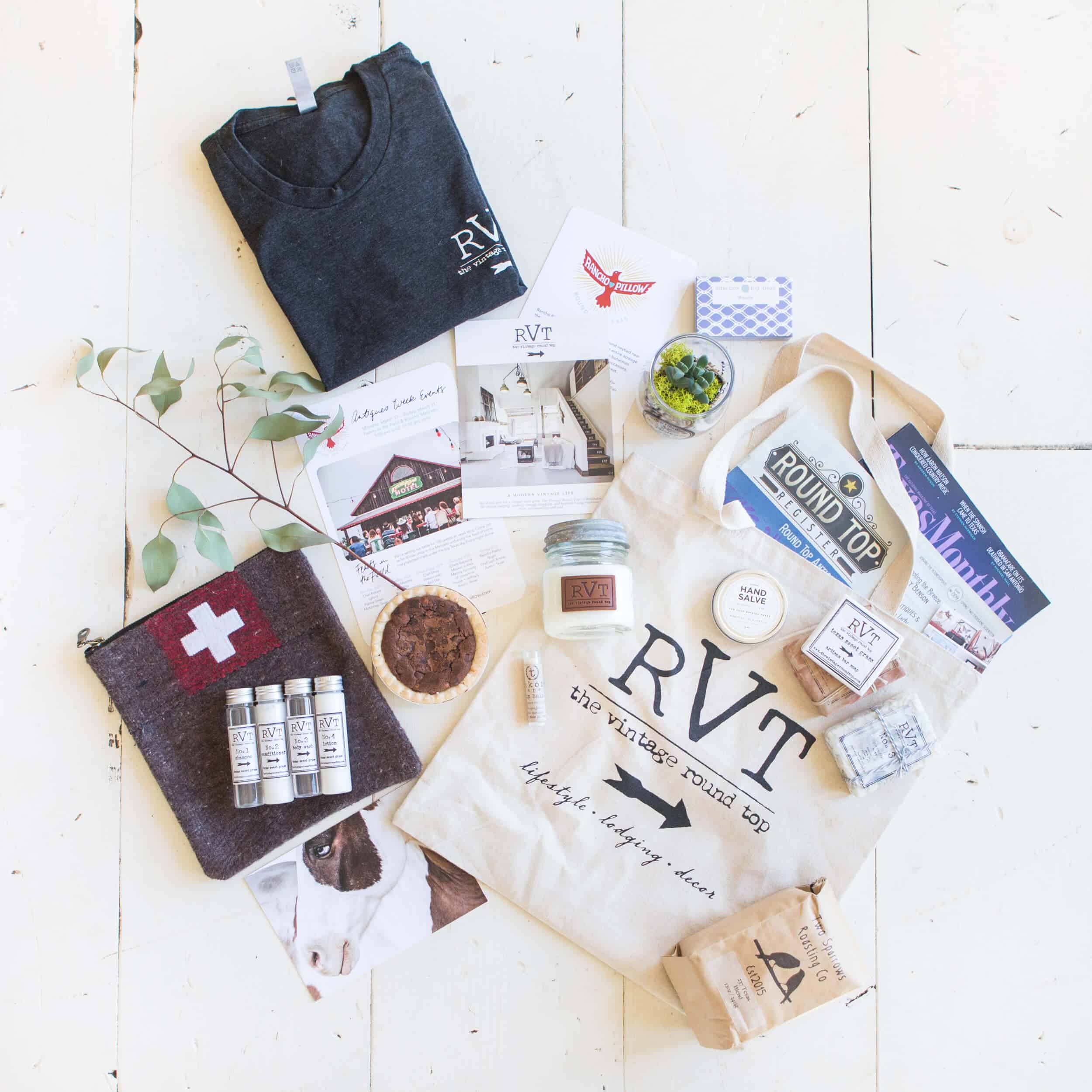 Emily-Henderson_Round-Top_Texas_Antique_Flea-Market_Shopping_EHD-Team_Event-Space_Modern-Farmhouse_Rustic_The-Vintage-Roundtop_41
