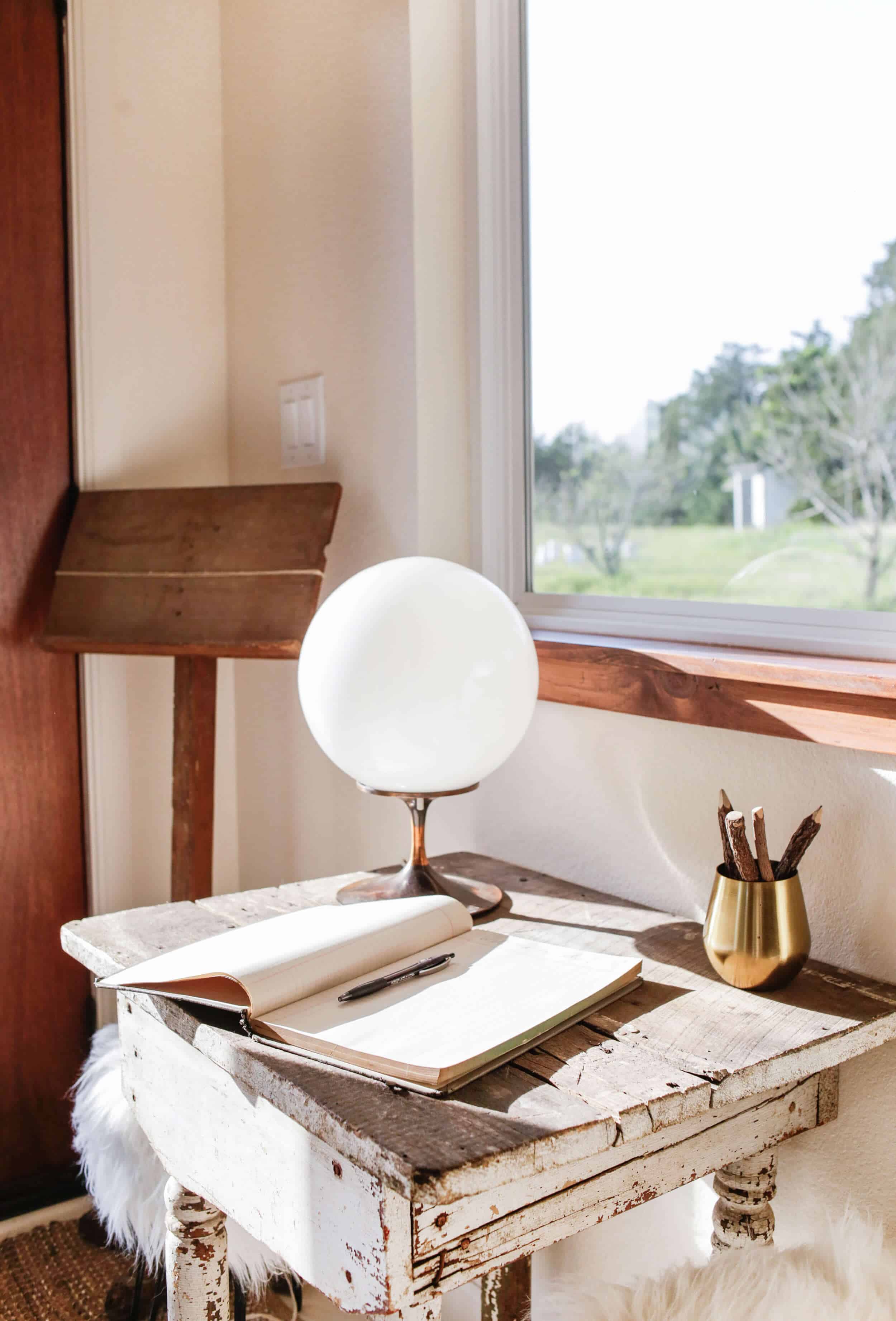 Emily-Henderson_Round-Top_Texas_Antique_Flea-Market_Shopping_EHD-Team_Event-Space_Modern-Farmhouse_Rustic_The-Vintage-Roundtop_9