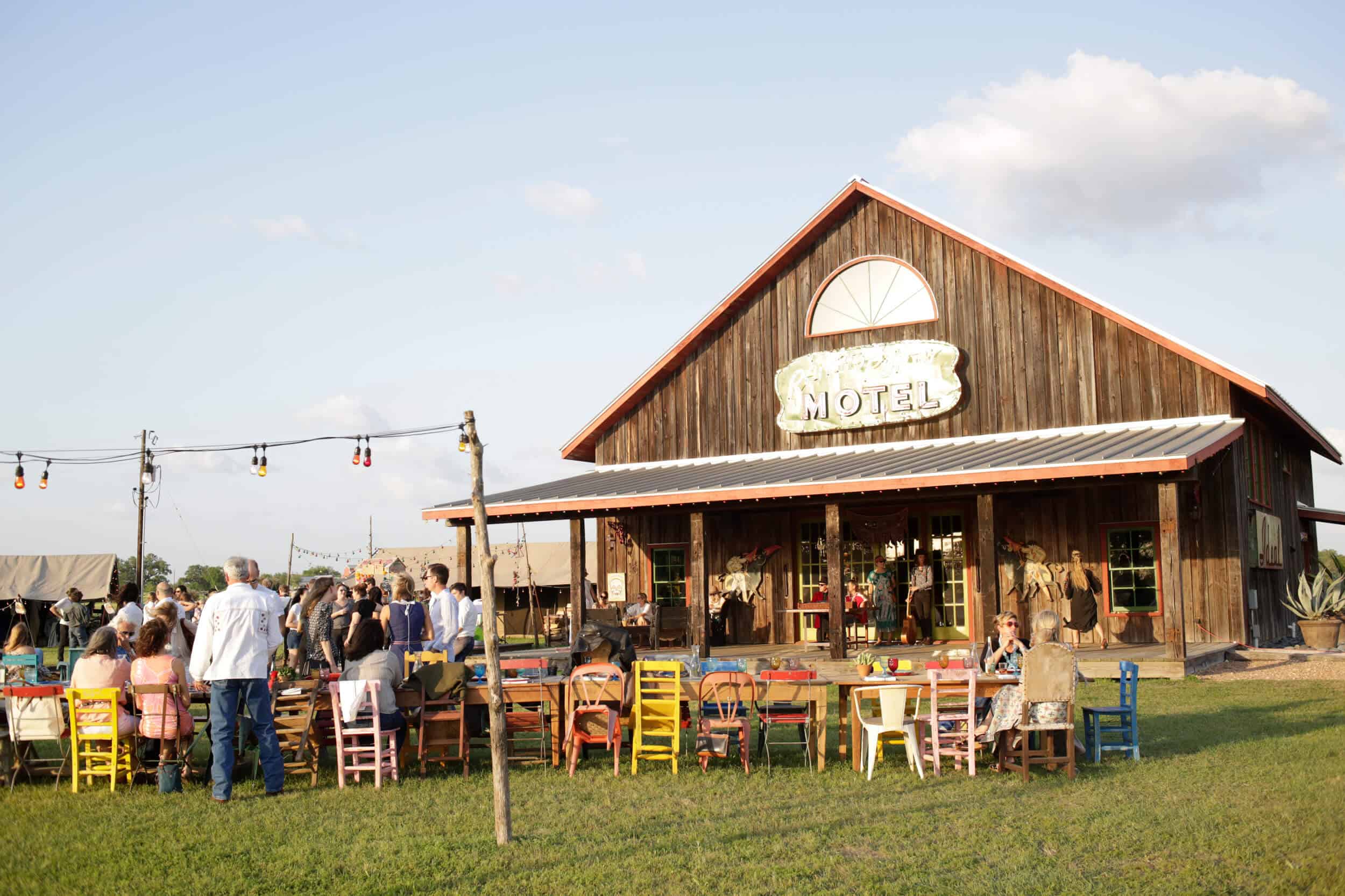 Emily-Henderson_Round-Top_Texas_Antique_Flea-Market_Shopping_EHD-Team_Intro-Post_17