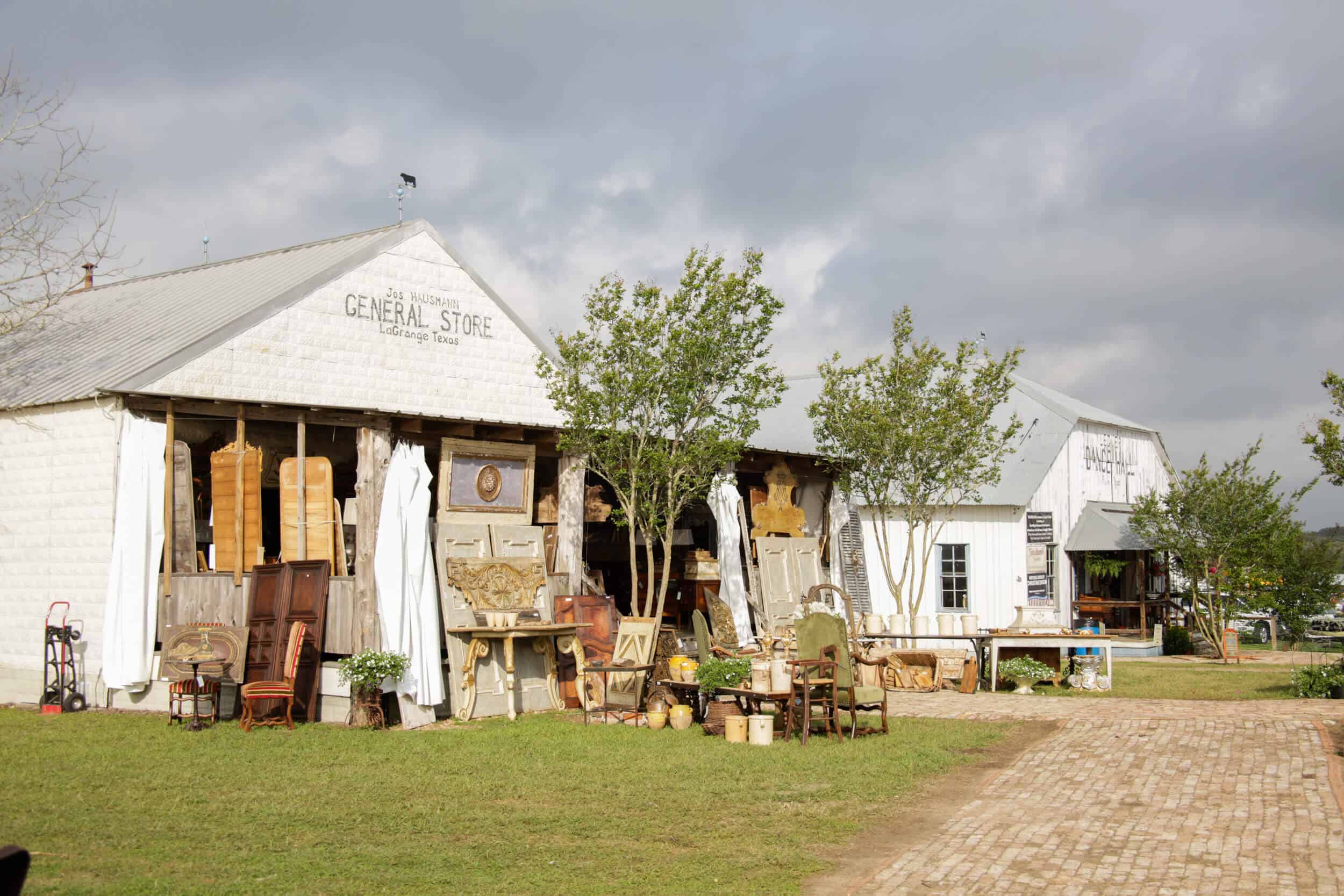 Emily-Henderson_Round-Top_Texas_Antique_Flea-Market_Shopping_EHD-Team_Intro-Post_3
