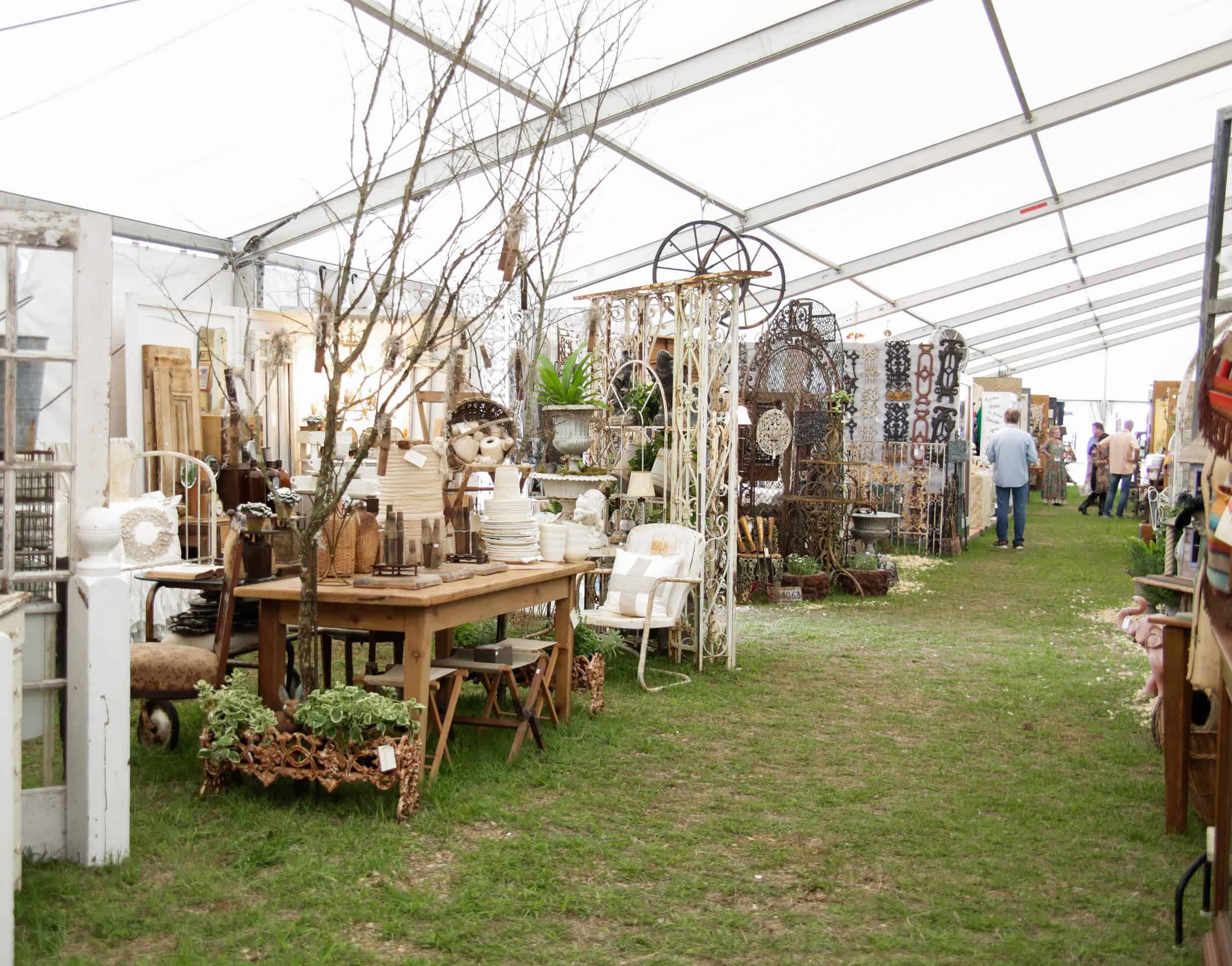 Emily-Henderson_Round-Top_Texas_Antique_Flea-Market_Shopping_EHD-Team_Intro-Post_7