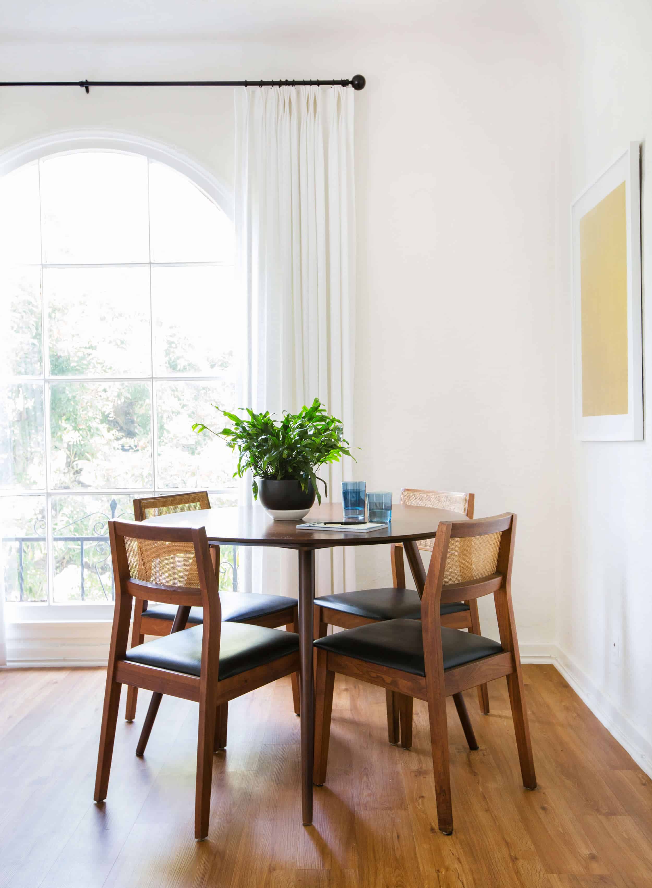 Emily-Henderson_Sara_MOTO_Neutral_Cozy_Masculine_Living-Room_15