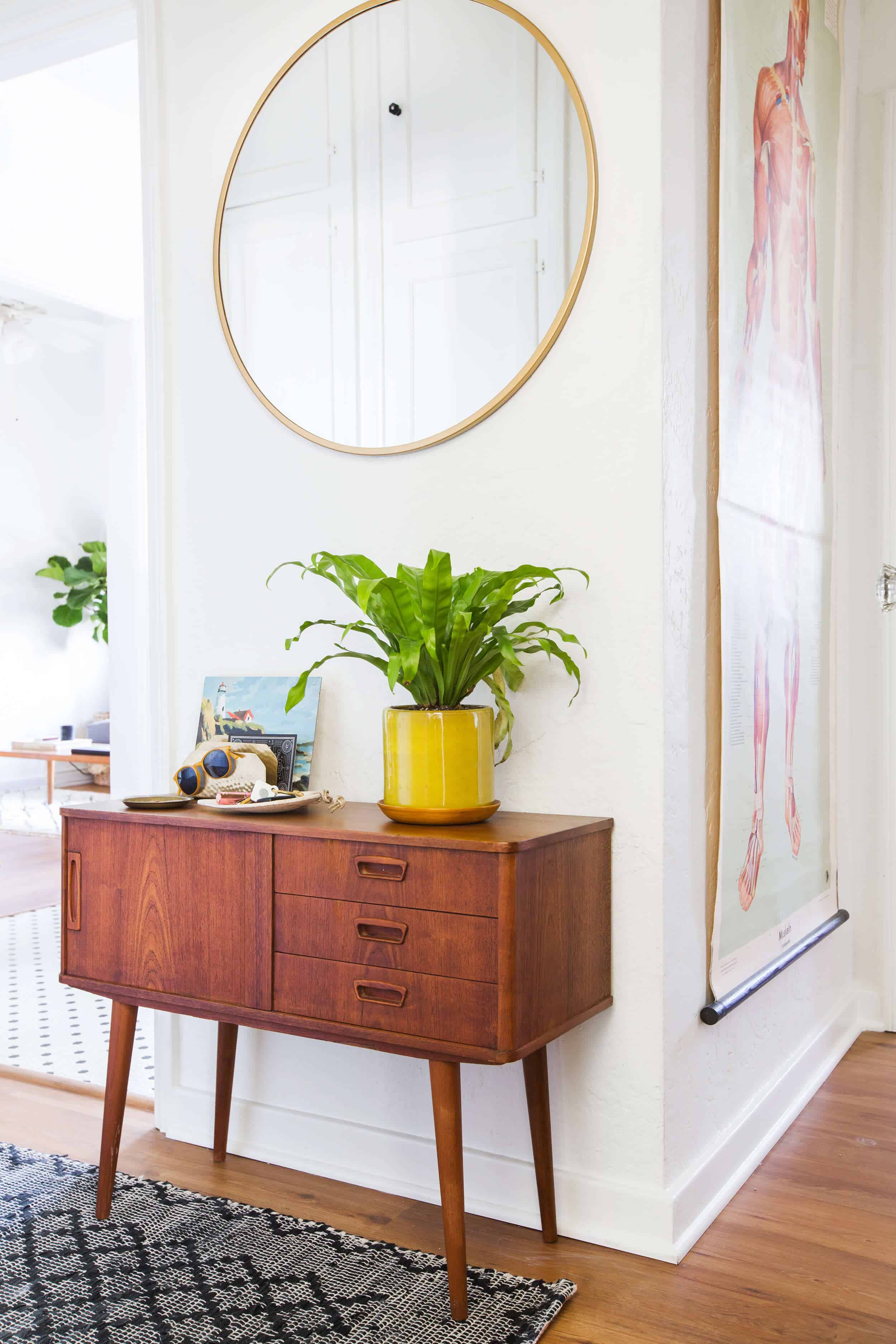 Emily-Henderson_Sara_MOTO_Neutral_Cozy_Masculine_Living-Room_20