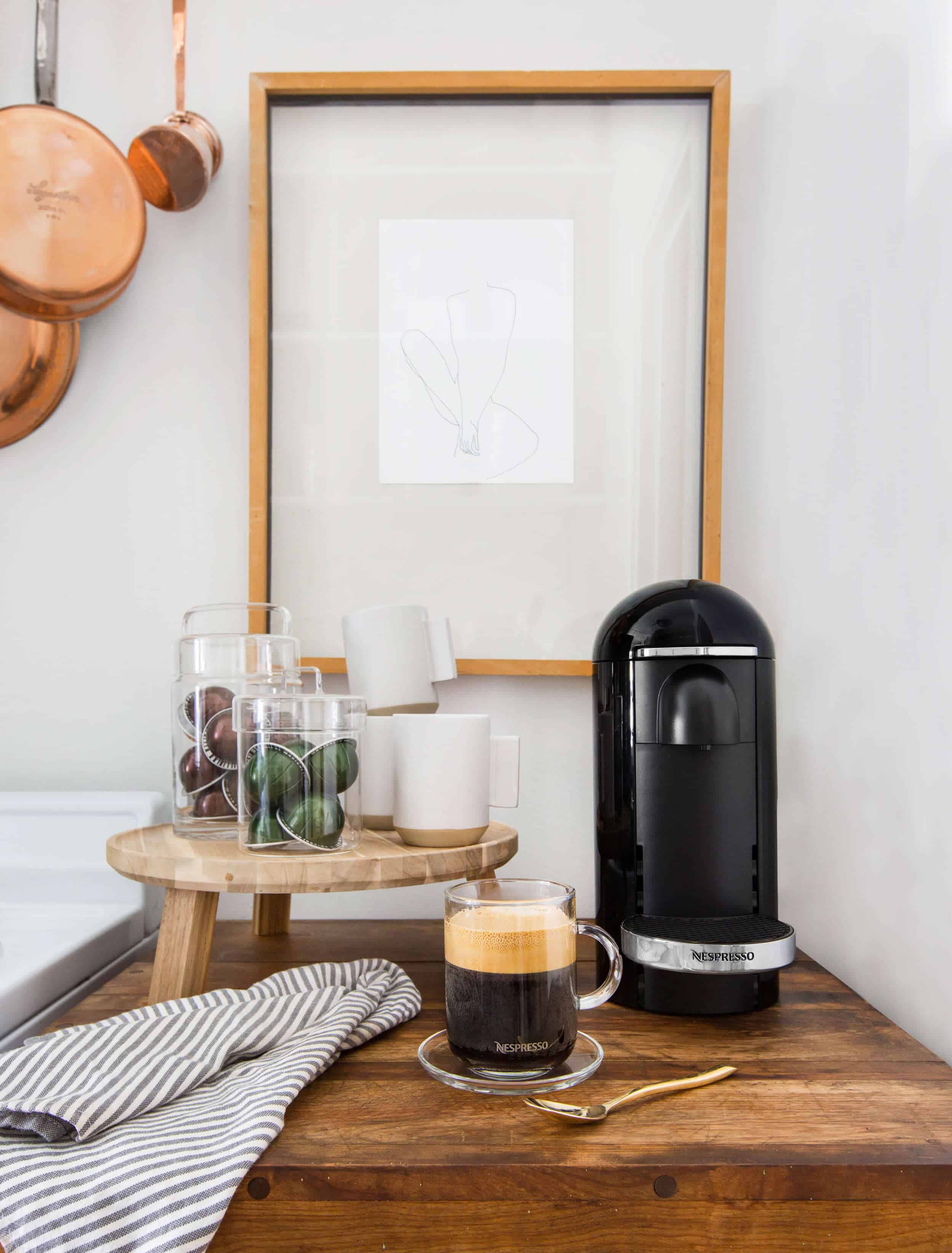 Brady-Tolbert_Emily-Henderson_Black-and-White-Kitchen_Vintage_Apartment-Refresh_Wood_Brass_Checkered-Floor_Copper-Pots_Eclectic_Glam_Modern_Traditional_17