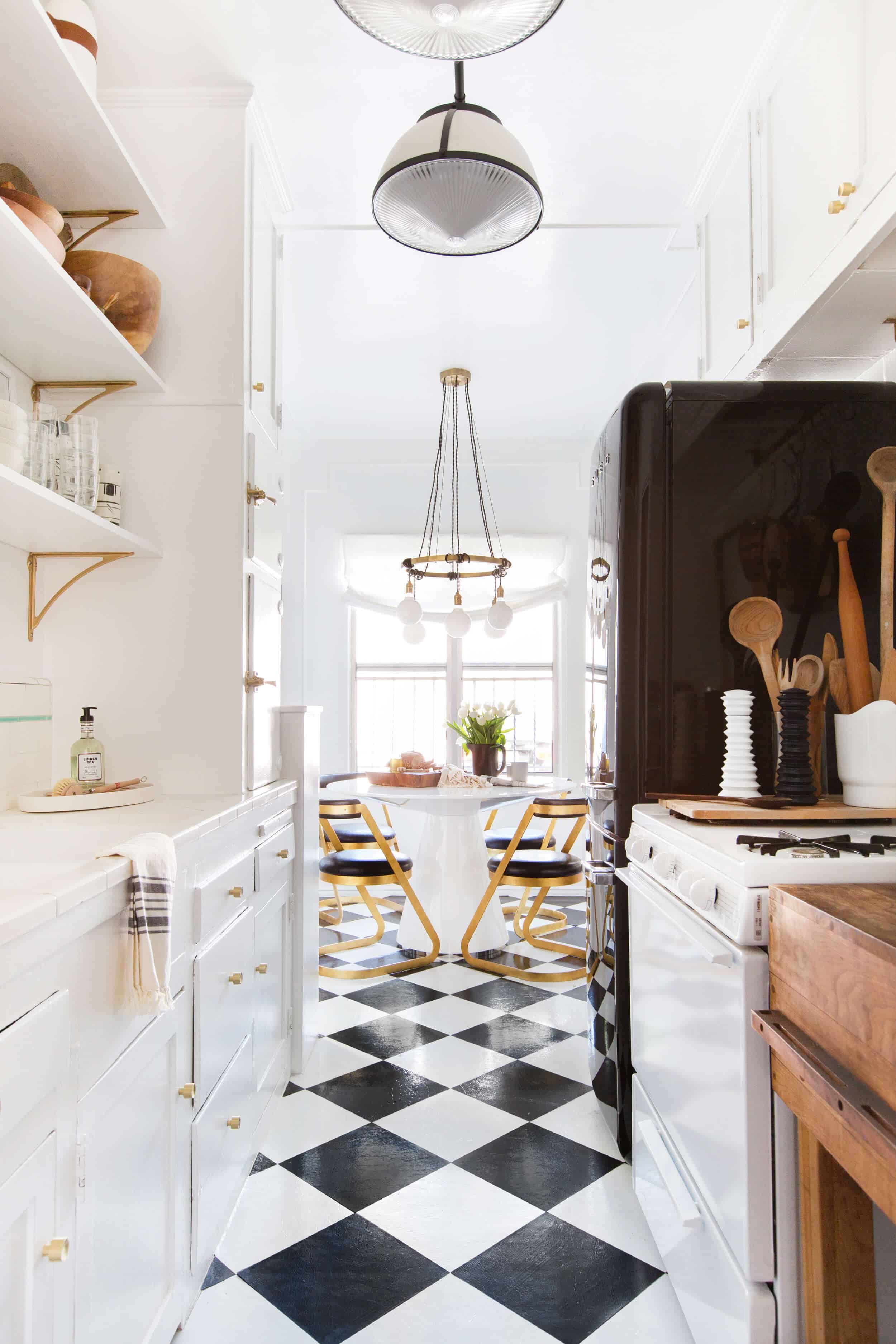 Brady-Tolbert_Emily-Henderson_Black-and-White-Kitchen_Vintage_Apartment-Refresh_Wood_Brass_Checkered-Floor_Copper-Pots_Eclectic_Glam_Modern_Traditional_18