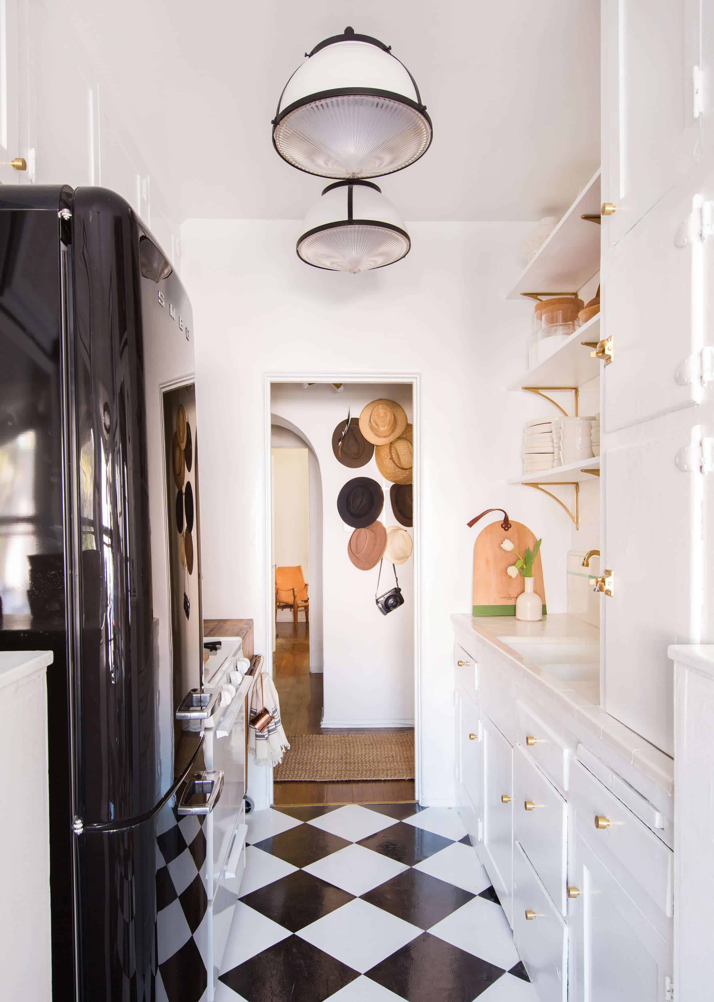 Brady-Tolbert_Emily-Henderson_Black-and-White-Kitchen_Vintage_Apartment-Refresh_Wood_Brass_Checkered-Floor_Copper-Pots_Eclectic_Glam_Modern_Traditional_22