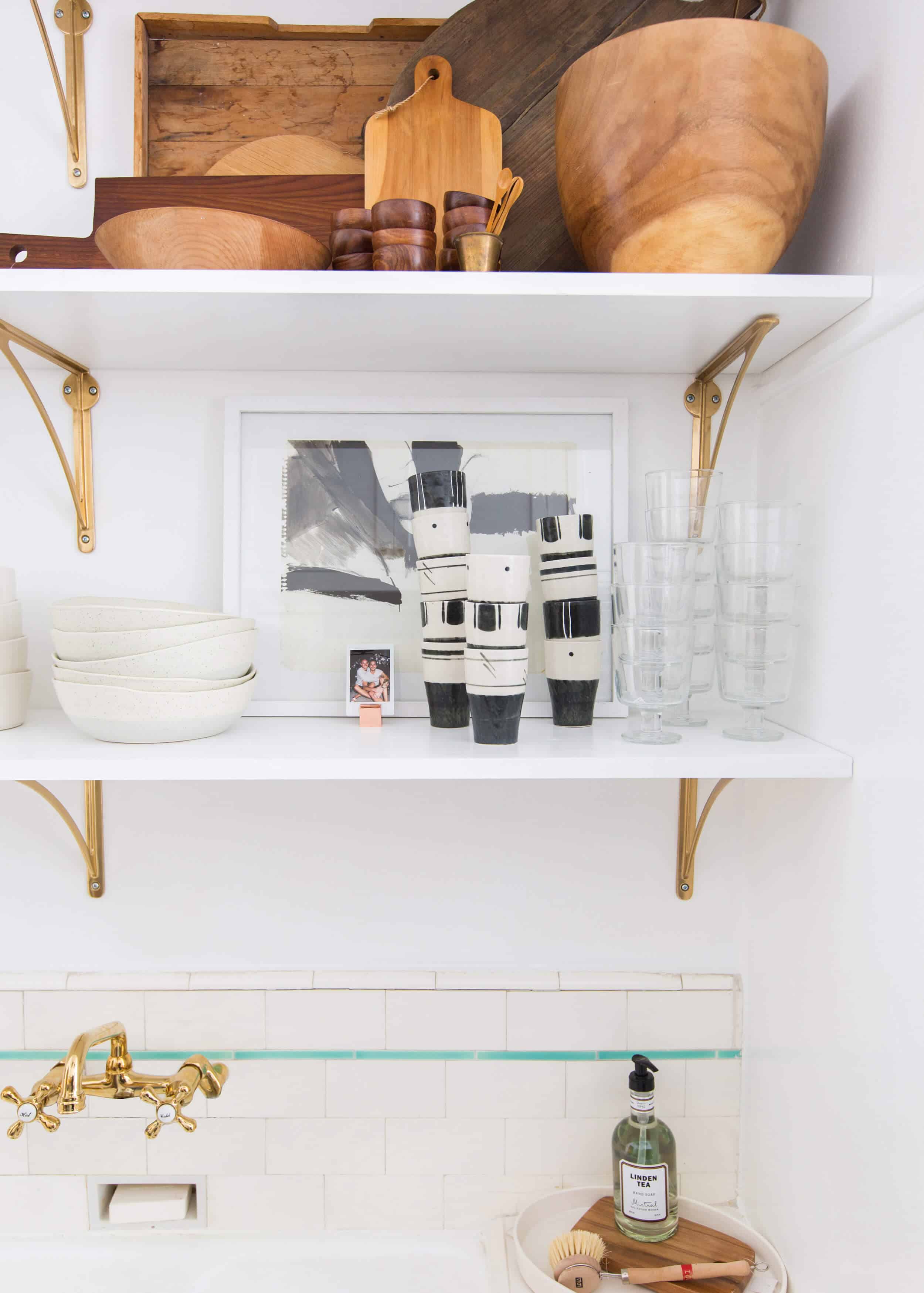 Brady-Tolbert_Emily-Henderson_Black-and-White-Kitchen_Vintage_Apartment-Refresh_Wood_Brass_Checkered-Floor_Copper-Pots_Eclectic_Glam_Modern_Traditional_26_EDITED