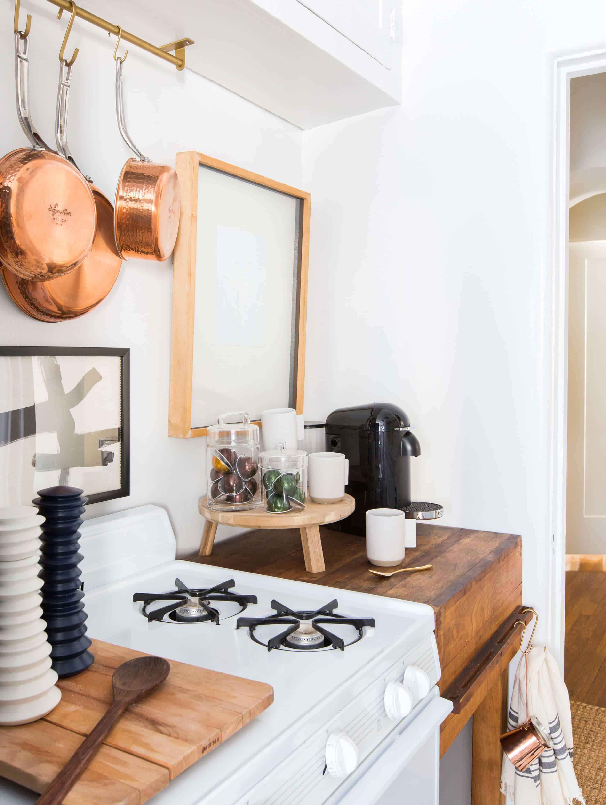 Brady-Tolbert_Emily-Henderson_Black-and-White-Kitchen_Vintage_Apartment-Refresh_Wood_Brass_Checkered-Floor_Copper-Pots_Eclectic_Glam_Modern_Traditional_27