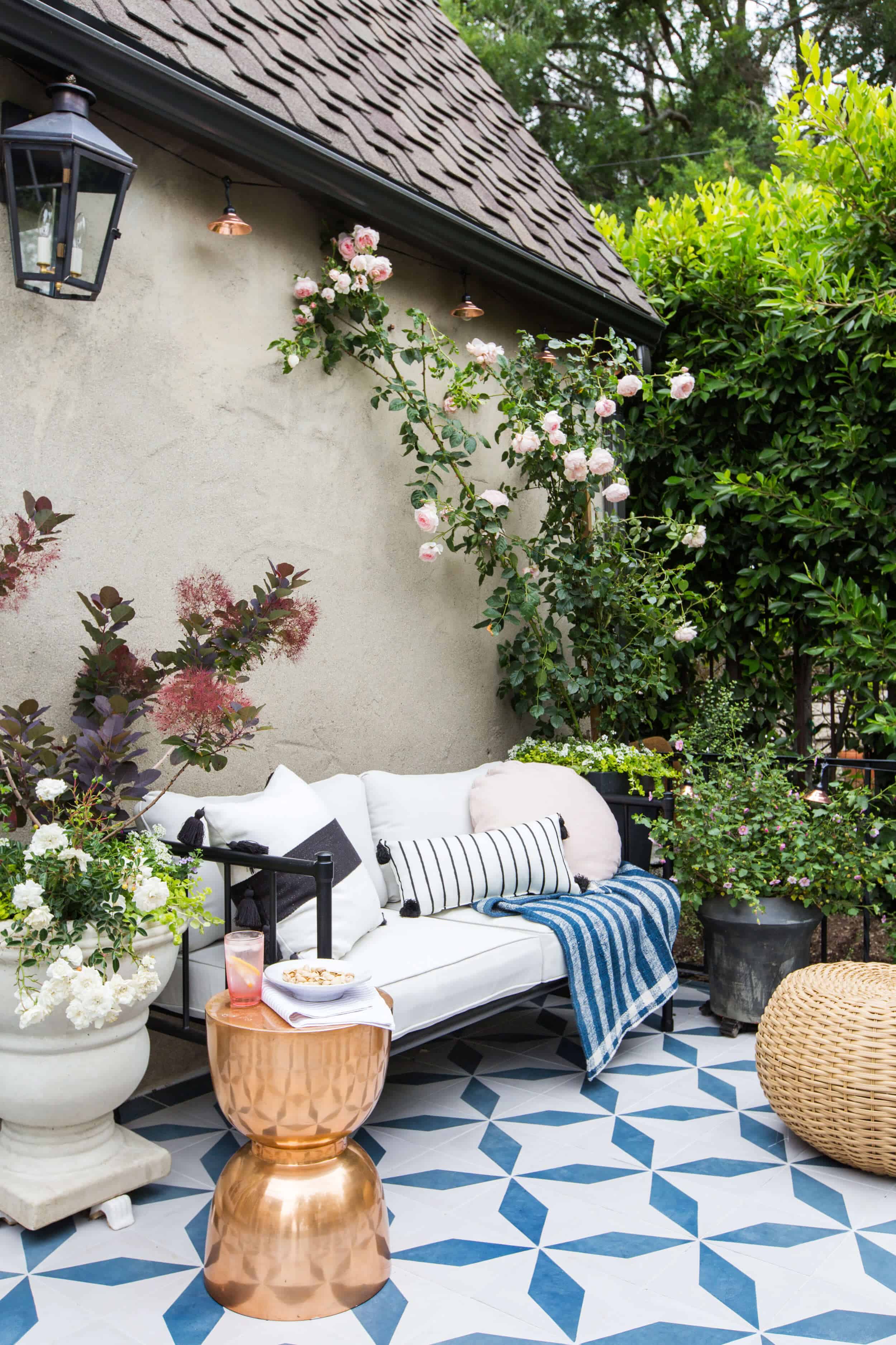 Emily-Henderson_House-Beautiful_Courtyard_Tile_Modern_English_Country_110