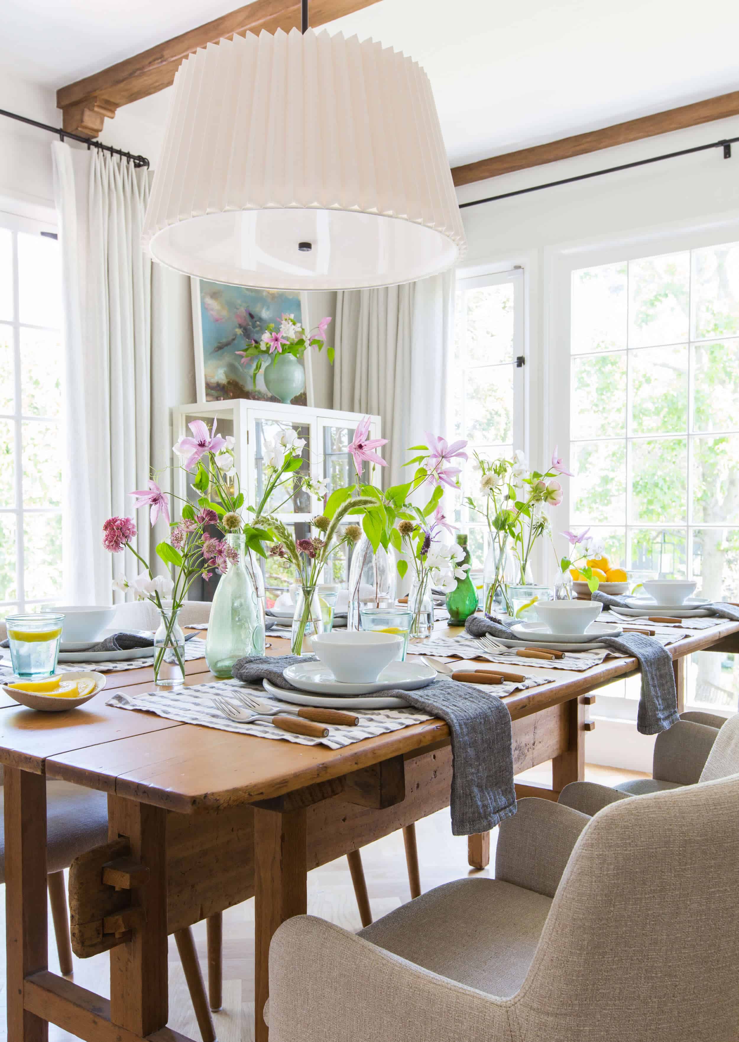 Emily-Henderson_Paracute_Tablescape_Neutral_Linen_Natural_2